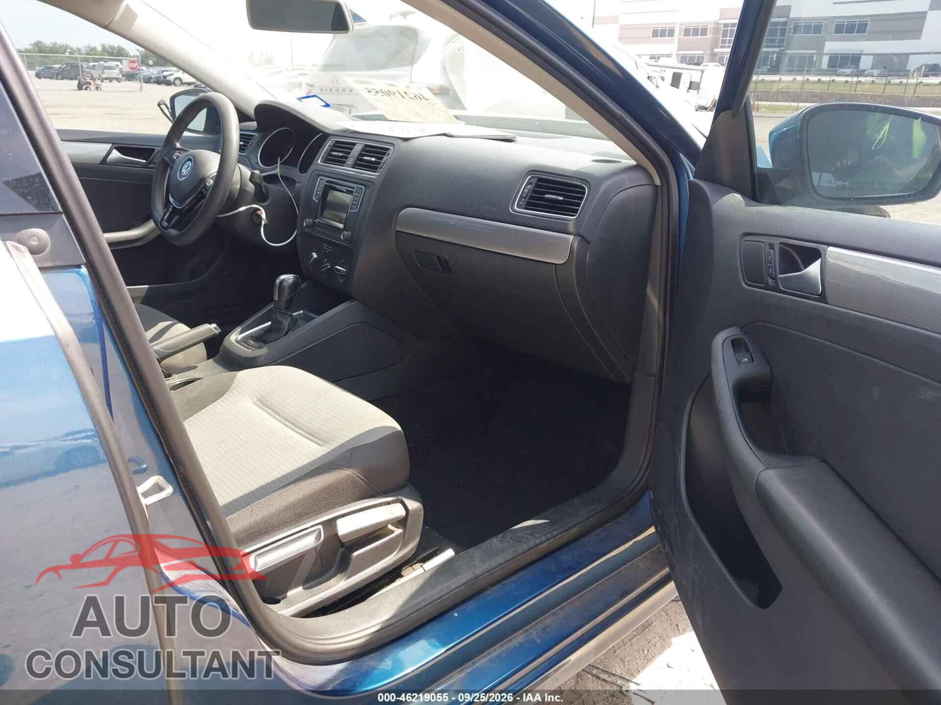 VOLKSWAGEN JETTA 2017 - 3VW2B7AJ7HM411064