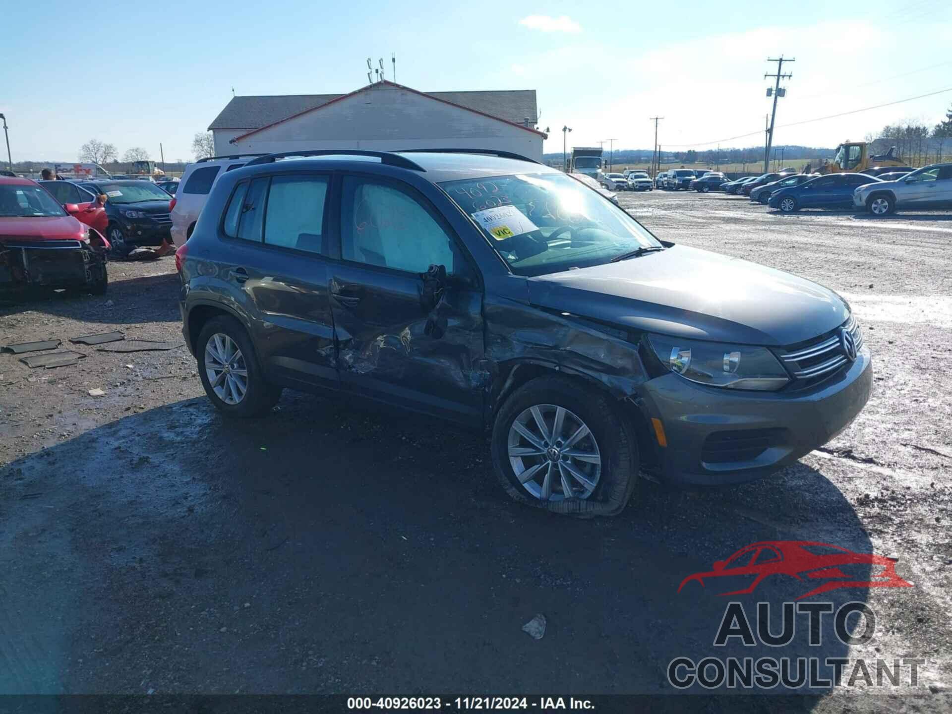 VOLKSWAGEN TIGUAN LIMITED 2018 - WVGBV7AX0JK004355