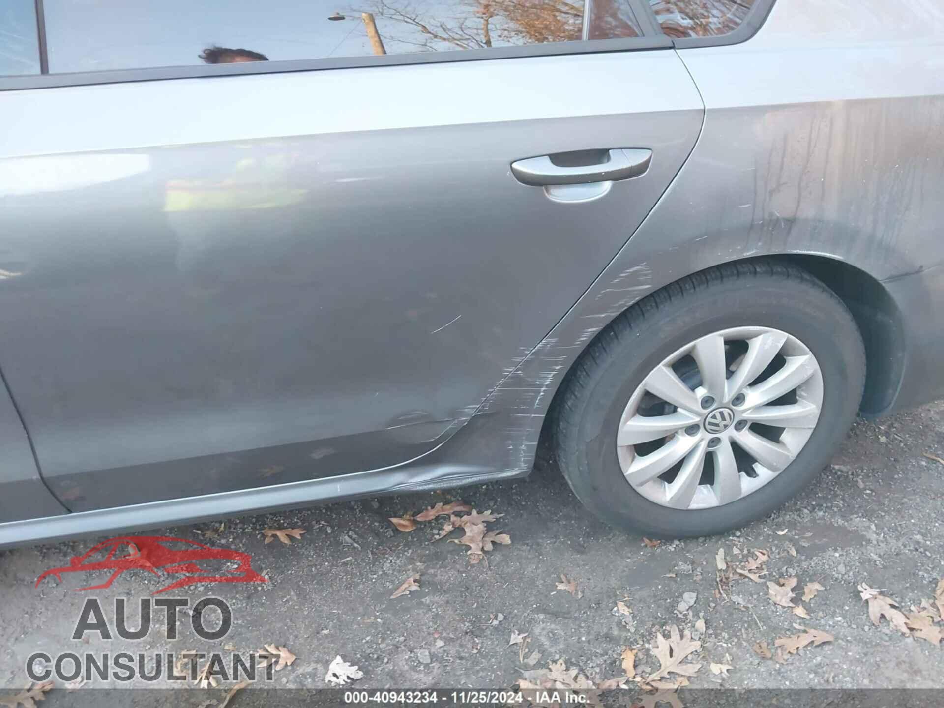 VOLKSWAGEN PASSAT 2013 - 1VWAP7A36DC047679
