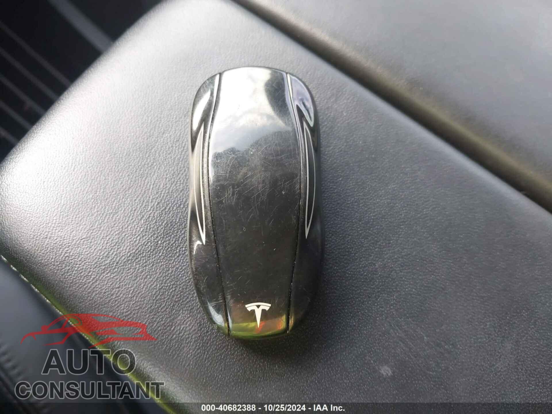 TESLA MODEL S 2015 - 5YJSA1E13FF106126