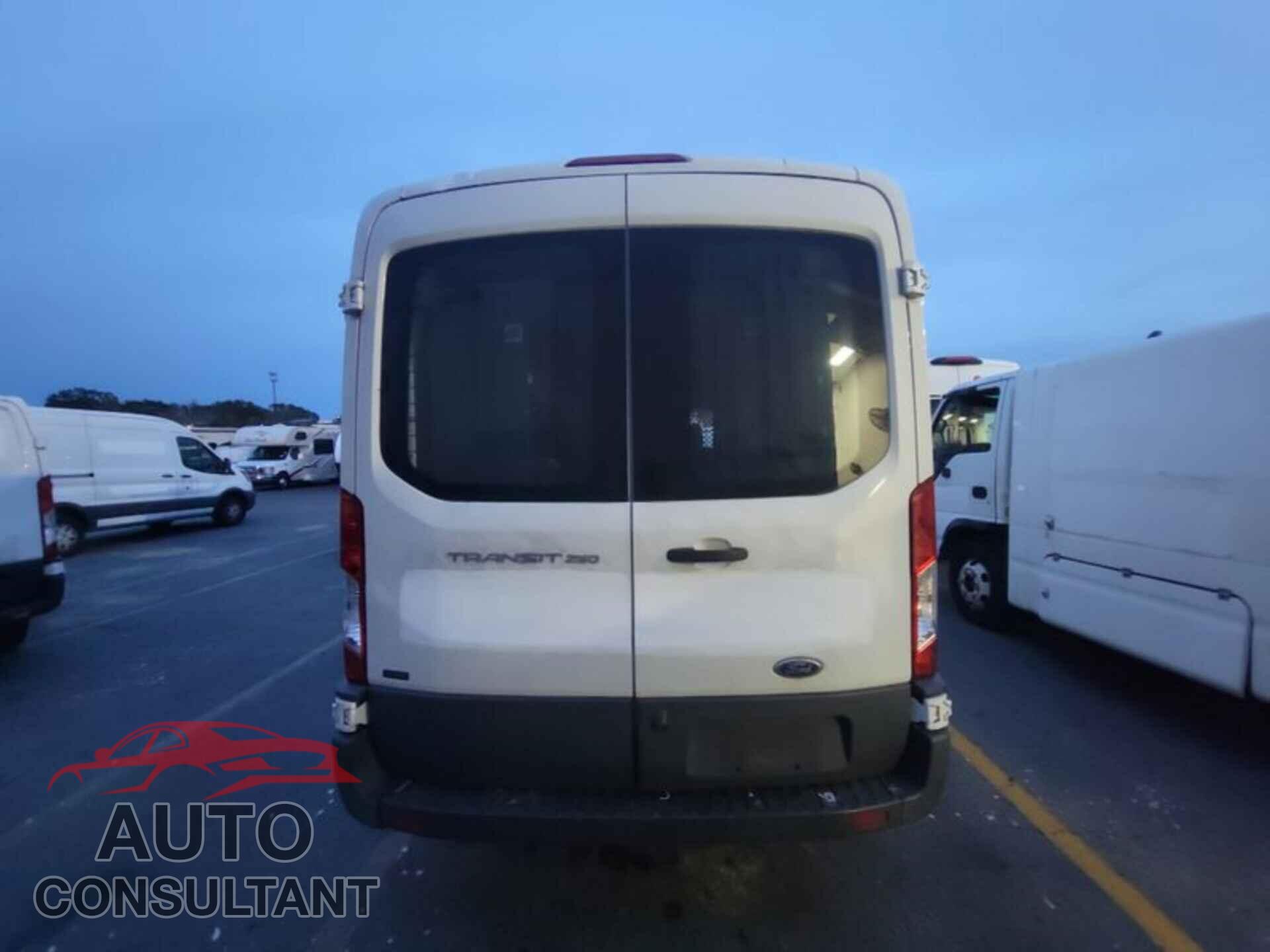 FORD TRANSIT 2017 - 1FTYR1CM5HKA53810