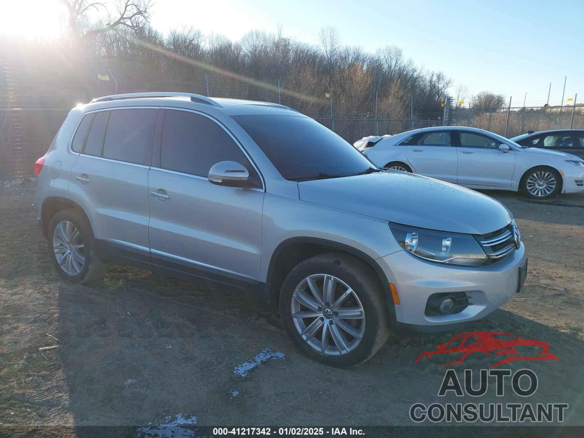 VOLKSWAGEN TIGUAN 2015 - WVGBV7AX1FW598115