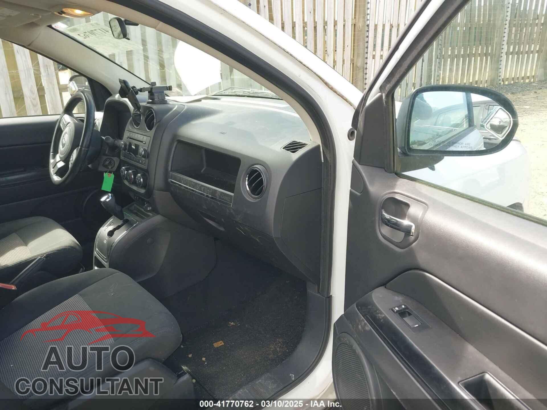 JEEP COMPASS 2011 - 1J4NF1FB2BD258223