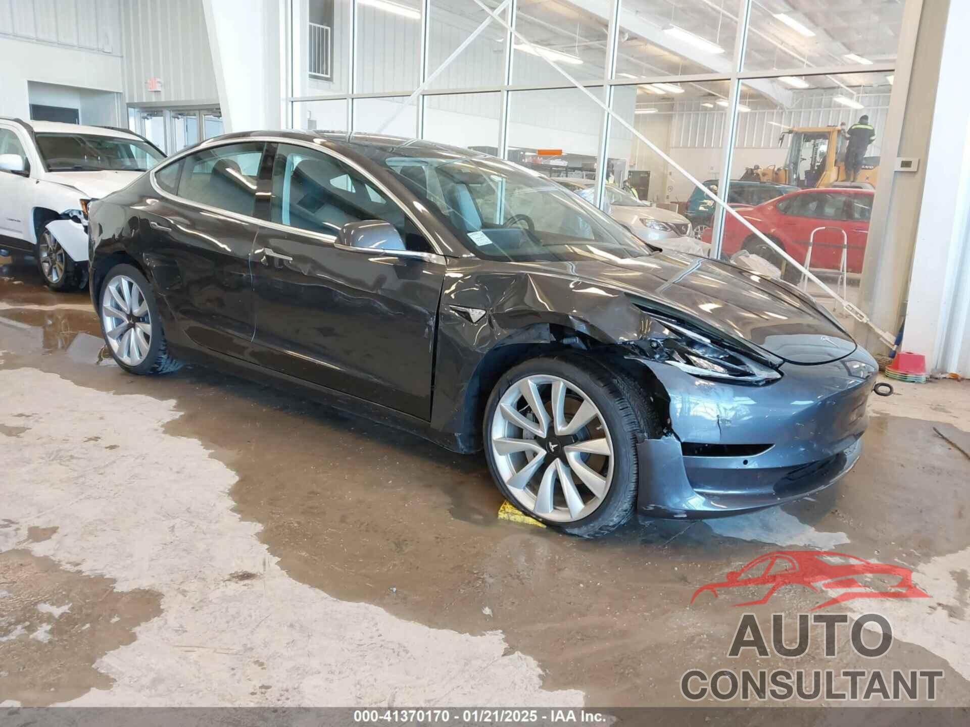 TESLA MODEL 3 2018 - 5YJ3E1EB5JF090599