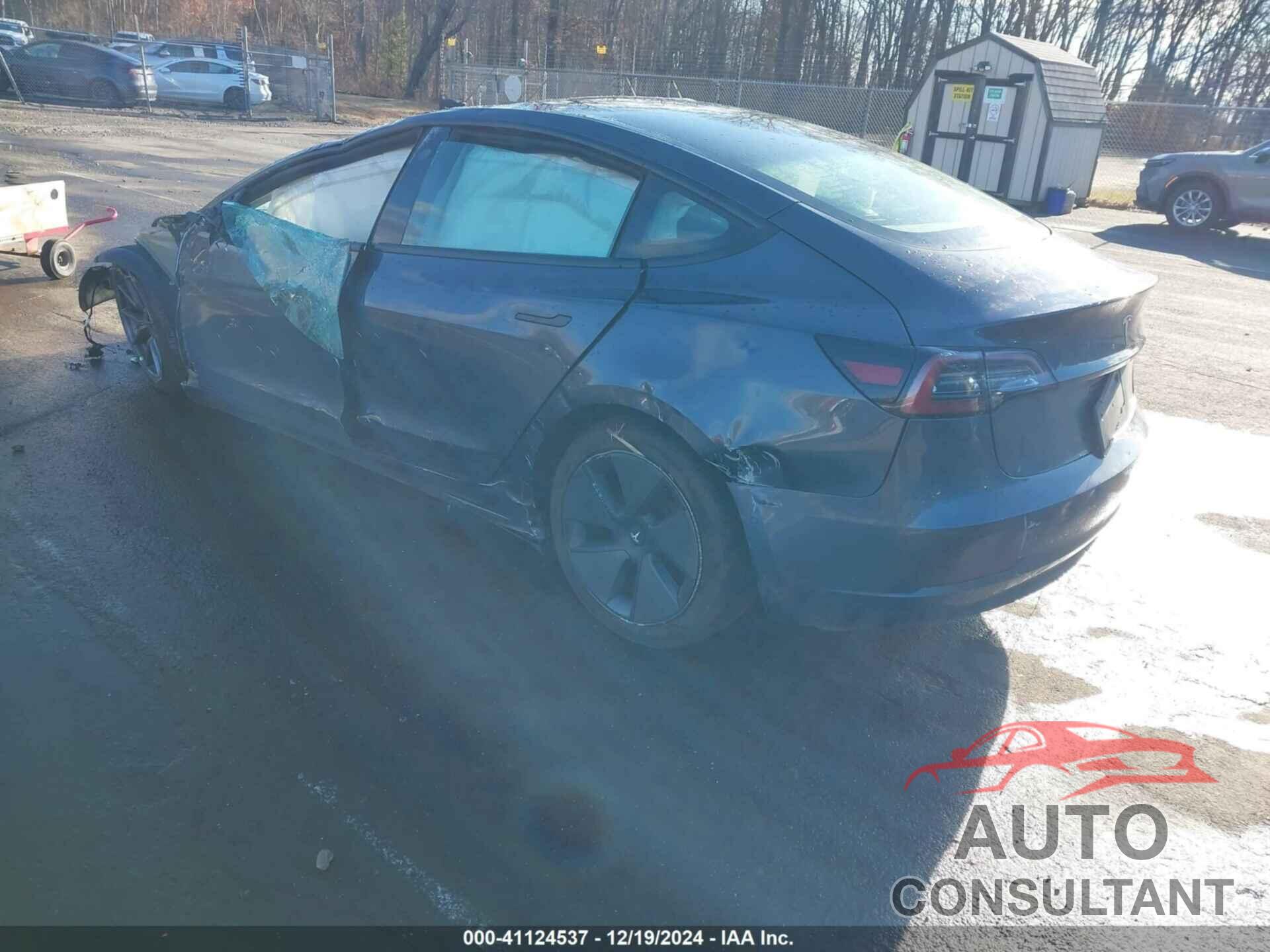 TESLA MODEL 3 2021 - 5YJ3E1EA5MF977051