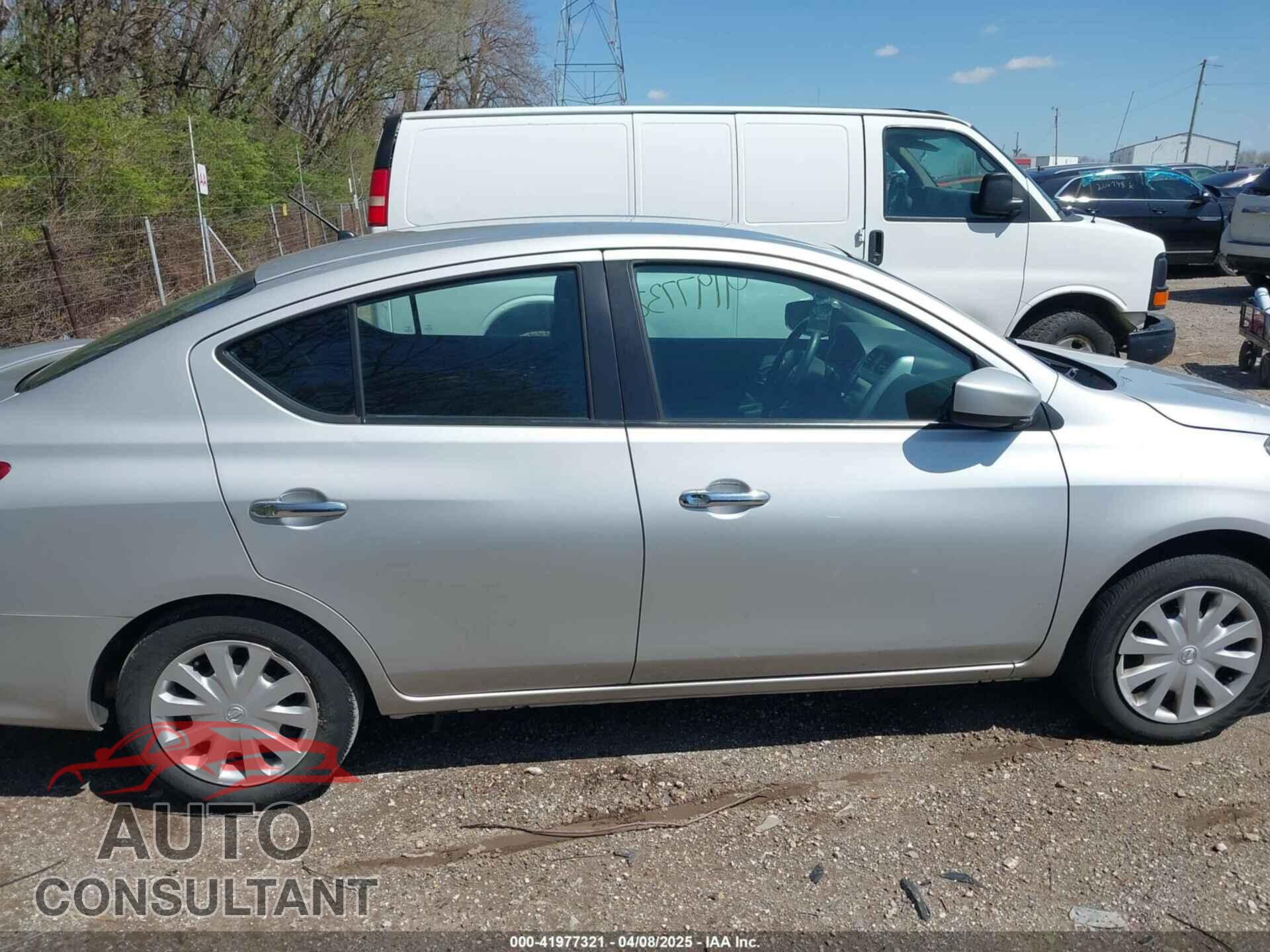 NISSAN VERSA 2019 - 3N1CN7AP3KL844397