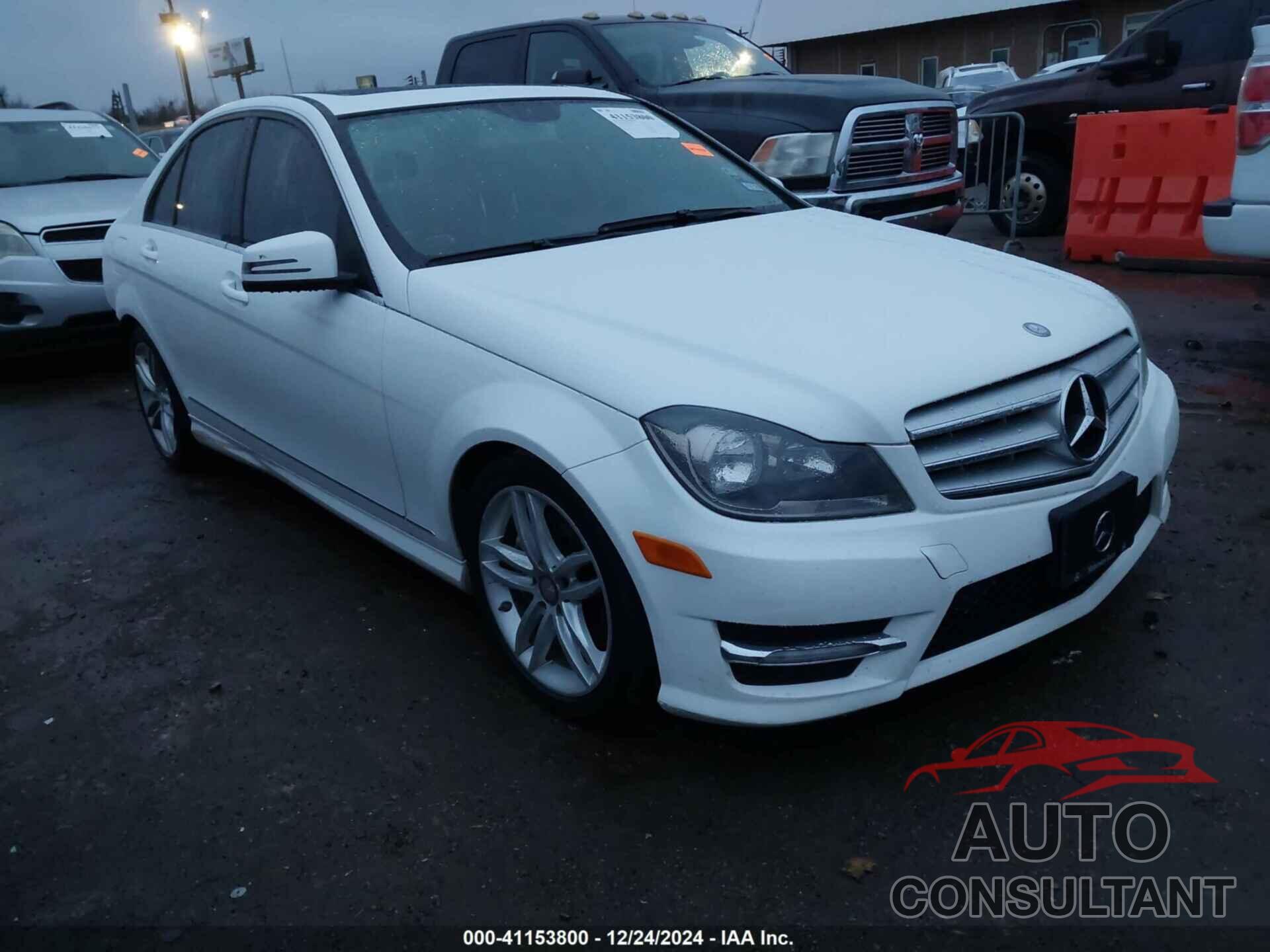 MERCEDES-BENZ C 300 2013 - WDDGF8AB7DR260351