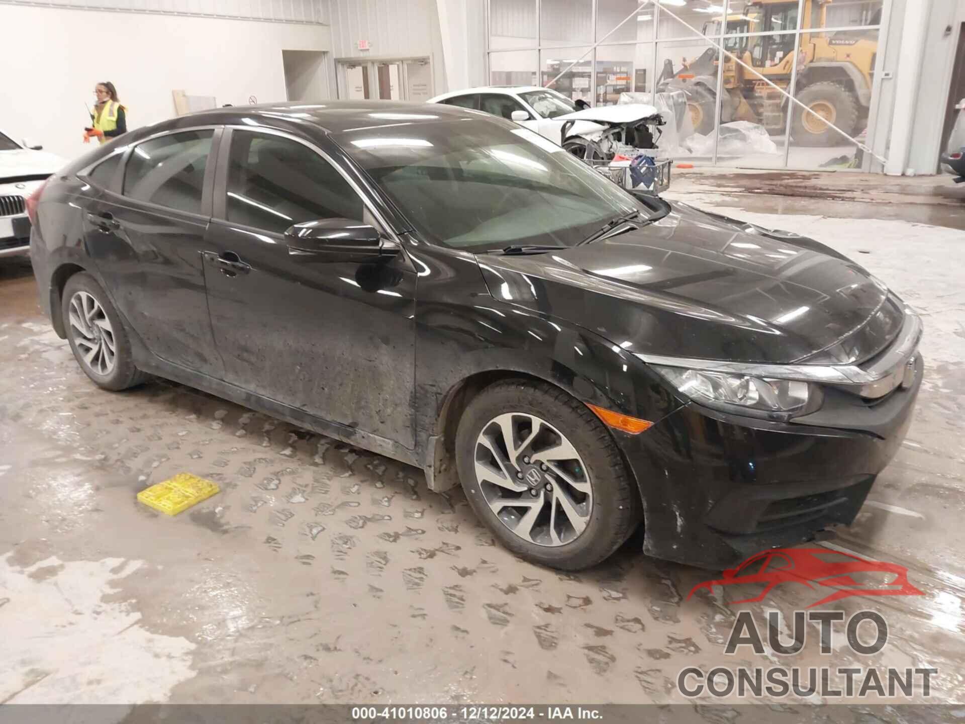 HONDA CIVIC 2018 - 19XFC2F76JE030100