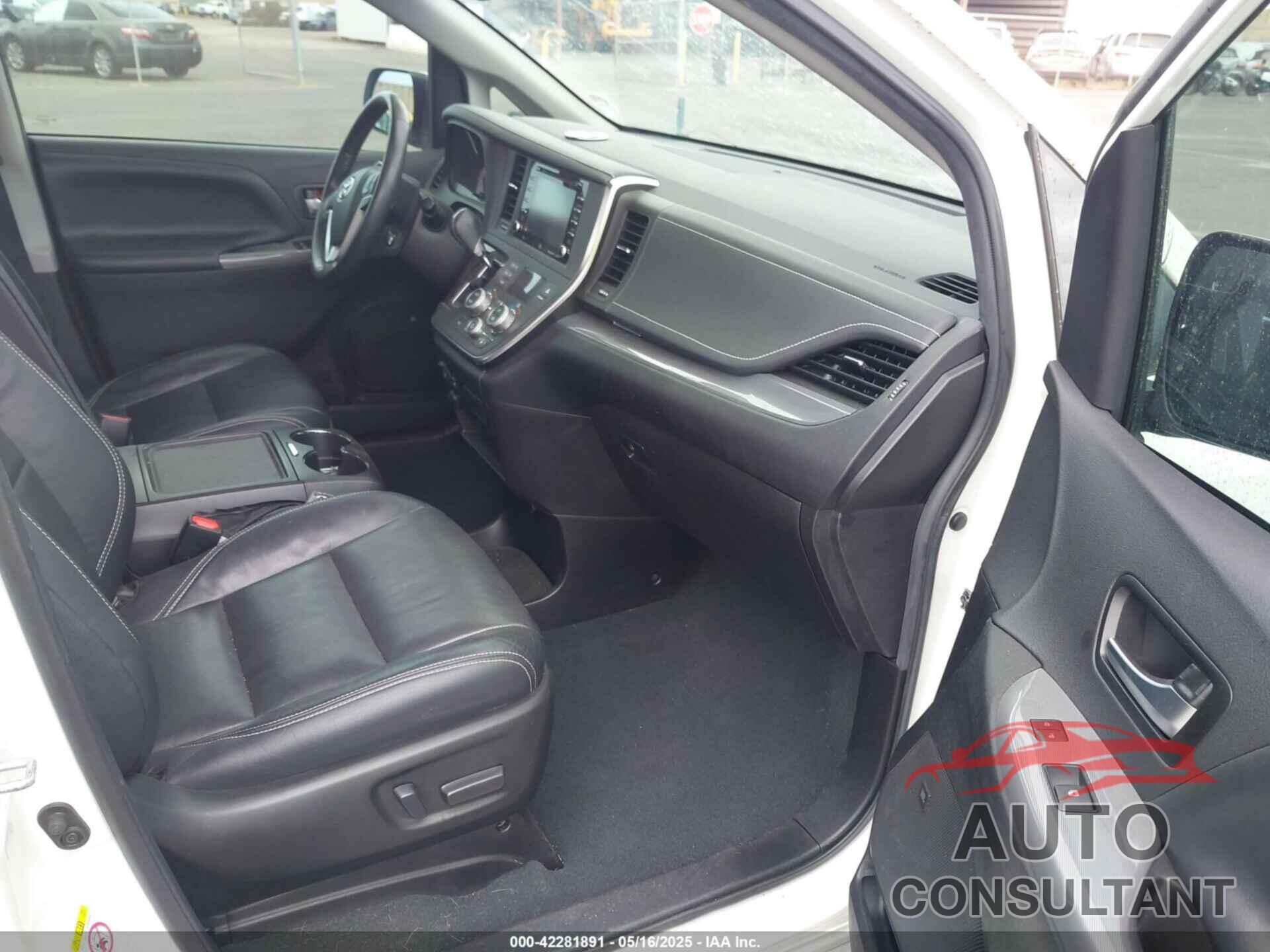 TOYOTA SIENNA 2019 - 5TDXZ3DC0KS990321
