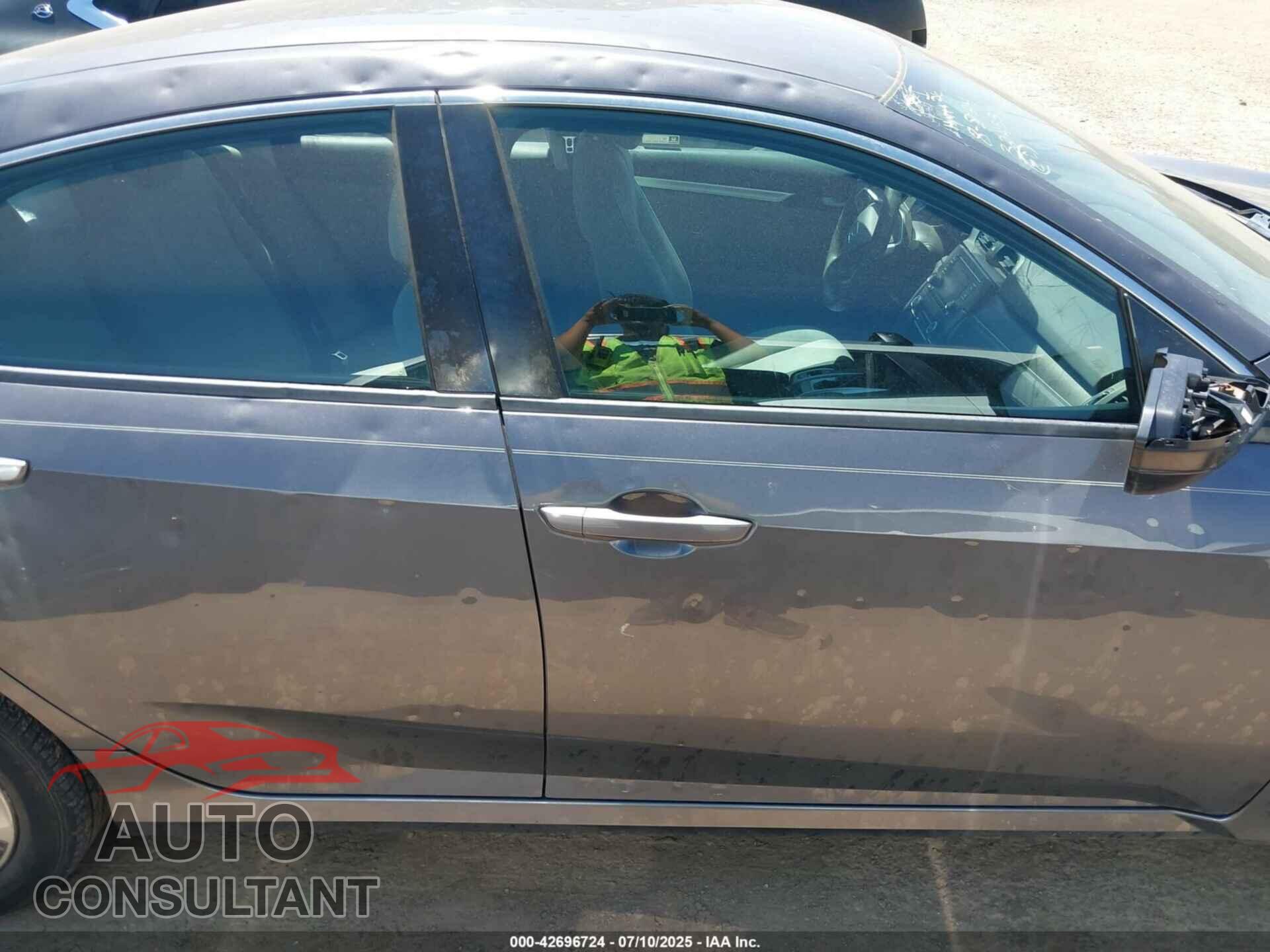 HONDA CIVIC 2019 - 2HGFC2F64KH516404