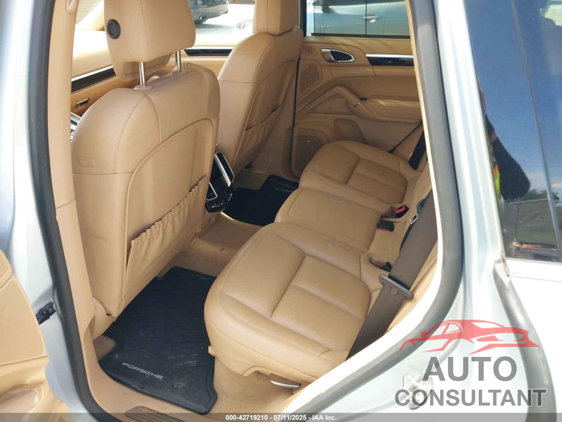 PORSCHE CAYENNE 2016 - WP1AA2A2XGLA11351
