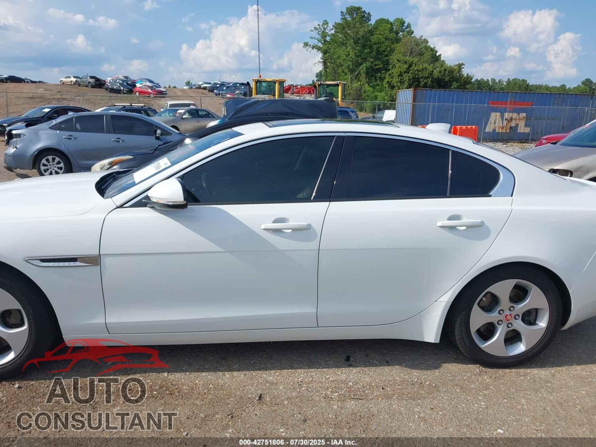 JAGUAR XE 2017 - SAJAR4BG2HA962206