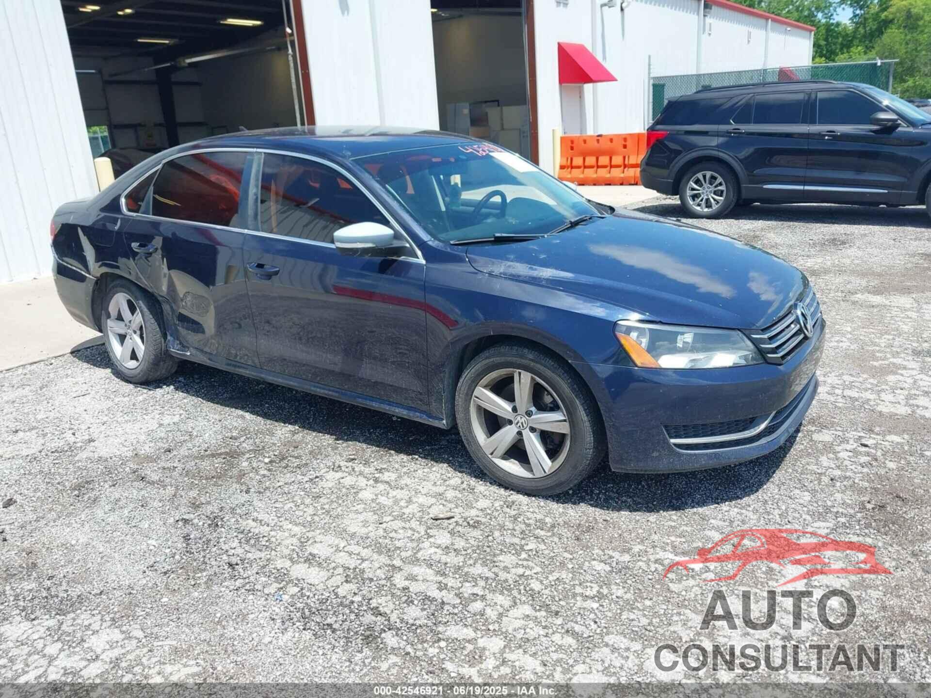 VOLKSWAGEN PASSAT 2012 - 1VWBH7A33CC016521