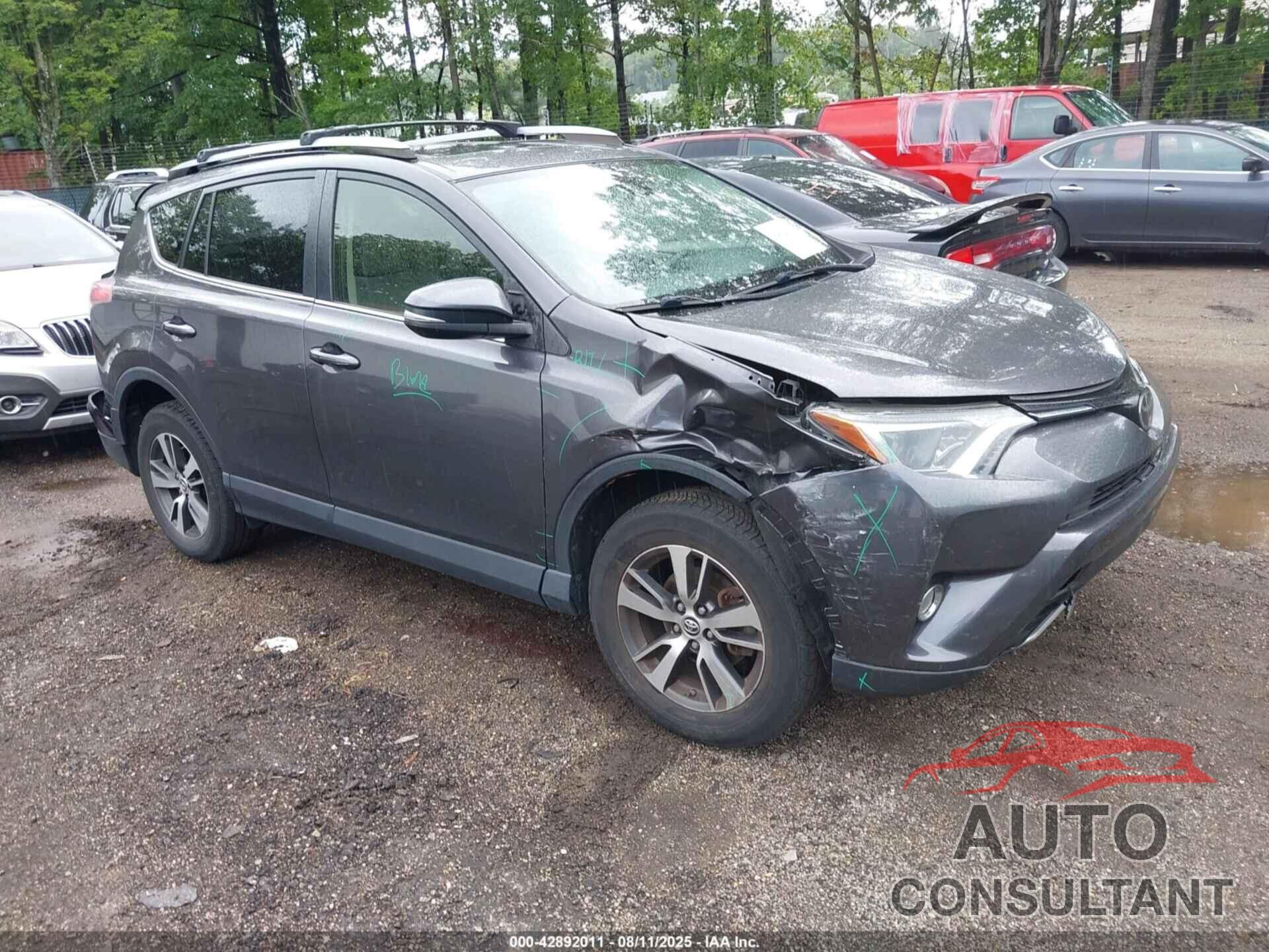 TOYOTA RAV4 2017 - JTMRFREV7HJ113013