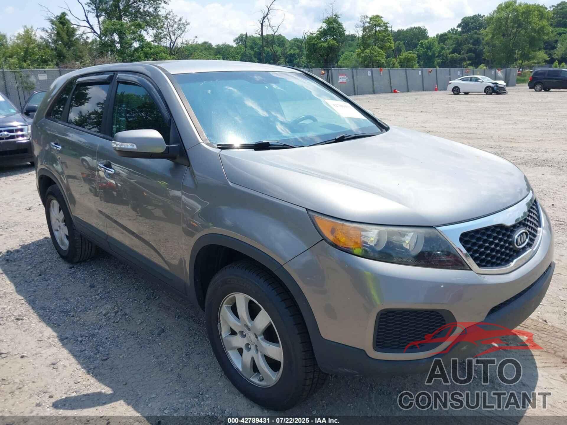 KIA SORENTO 2011 - 5XYKT3A13BG110529