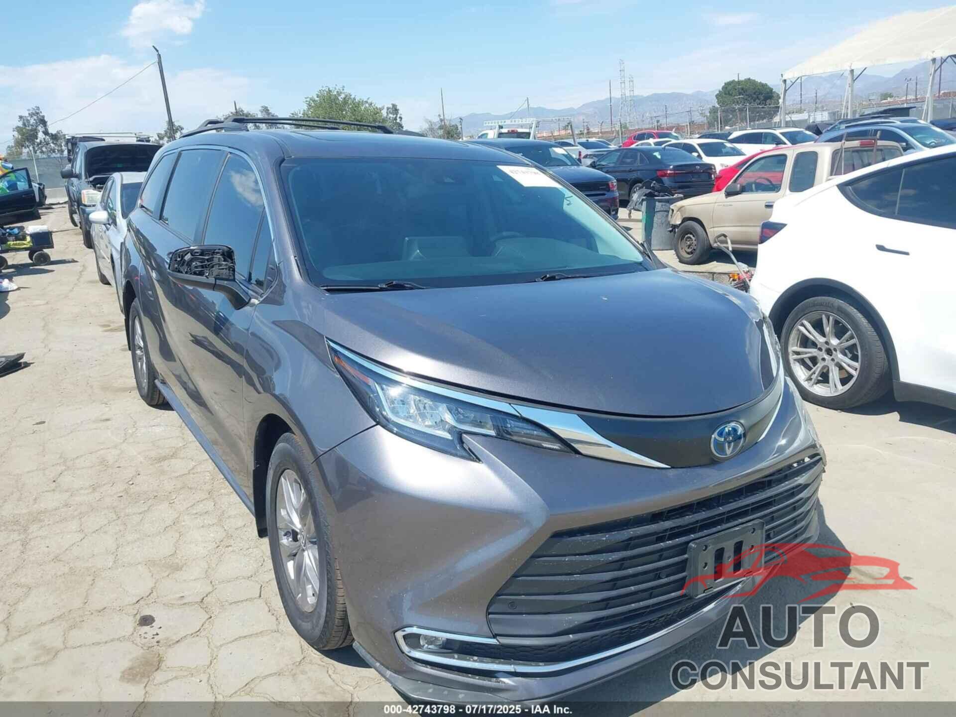 TOYOTA SIENNA 2023 - 5TDYRKEC8PS146502