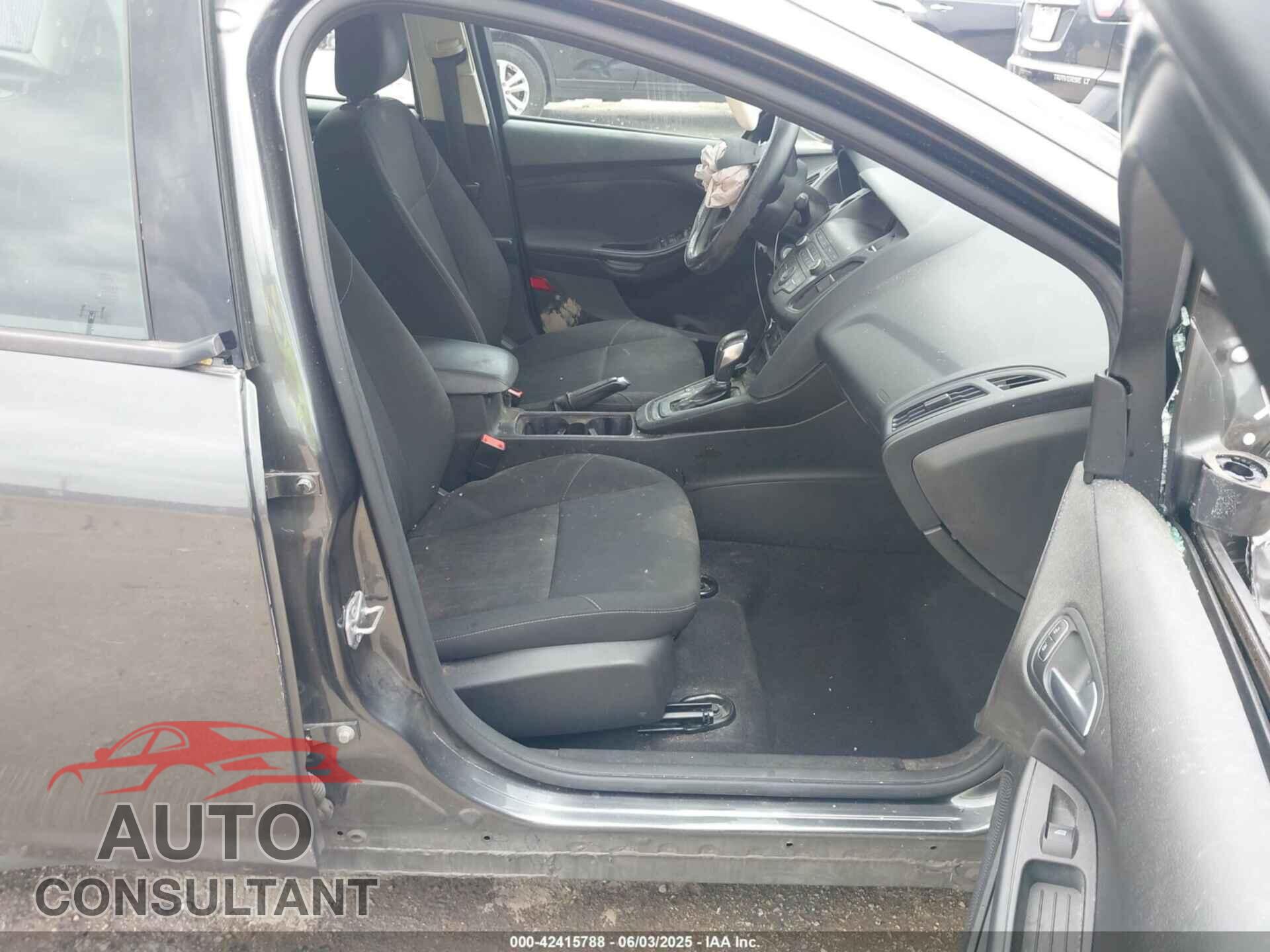 FORD FOCUS 2018 - 1FADP3F23JL321768