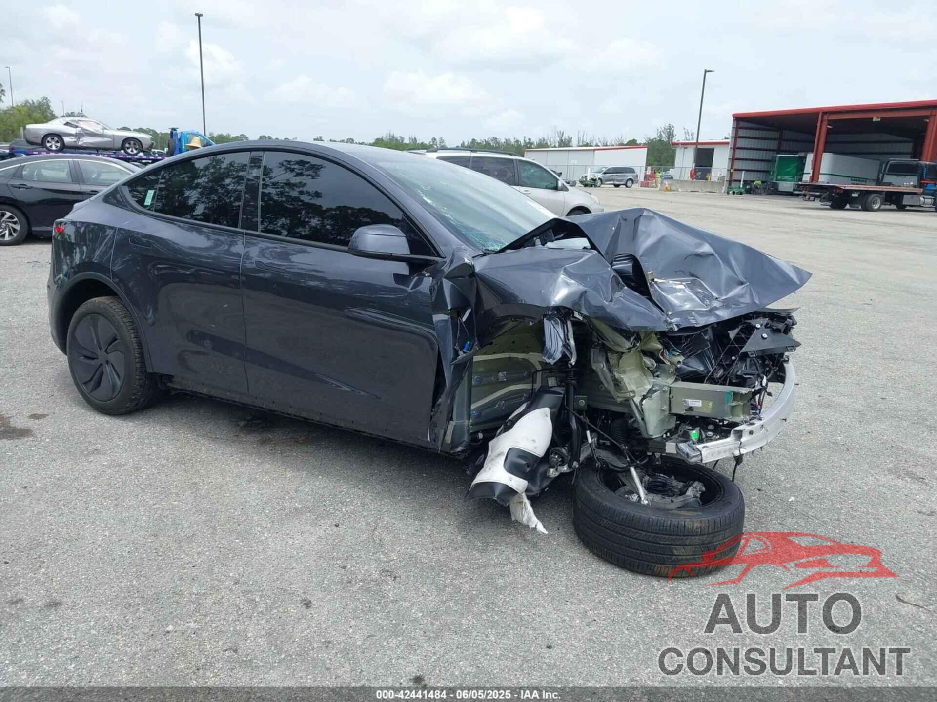 TESLA MODEL Y 2026 - 7SAYGDEE4TA381514