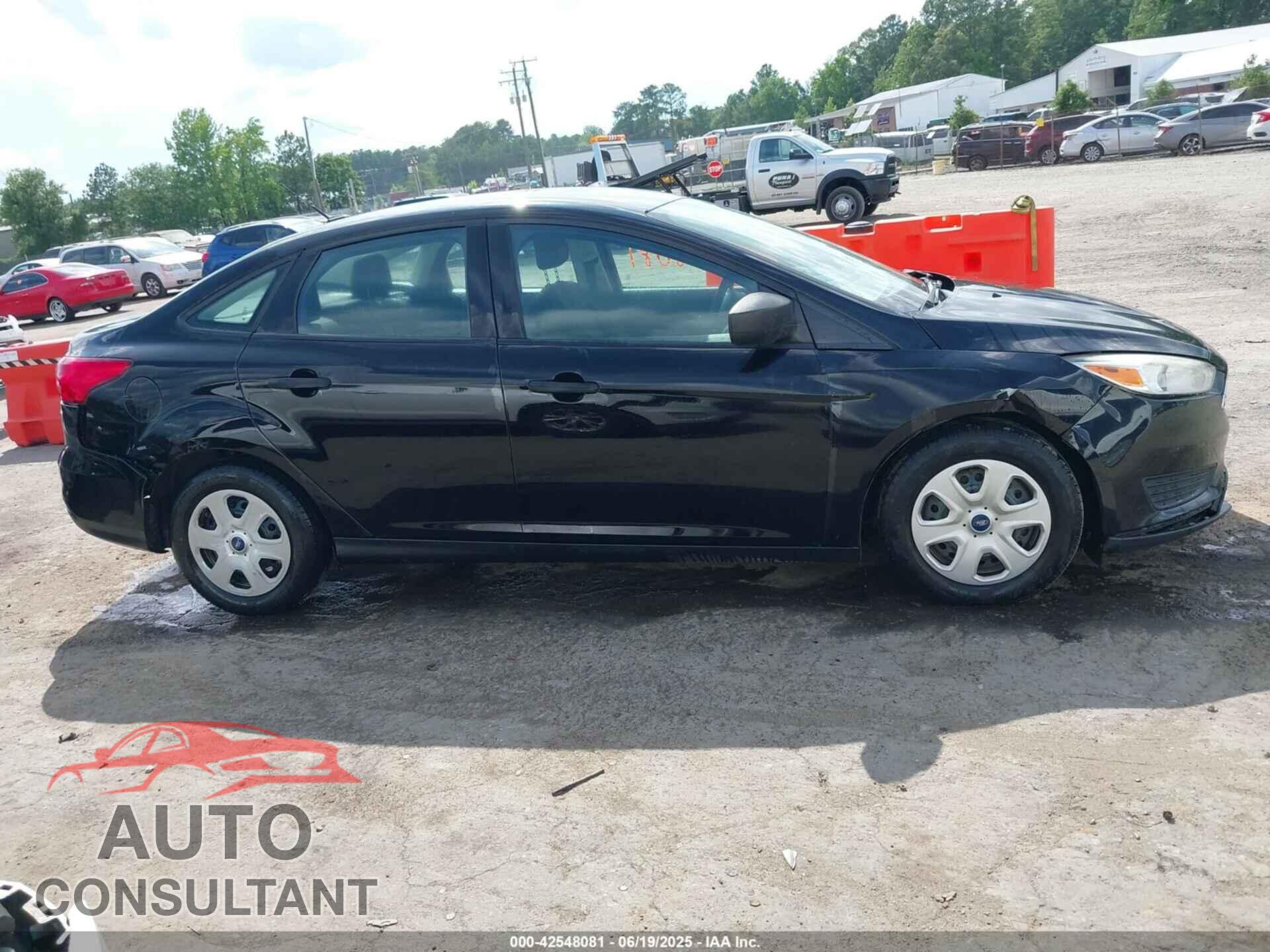 FORD FOCUS 2017 - 1FADP3E25HL307303