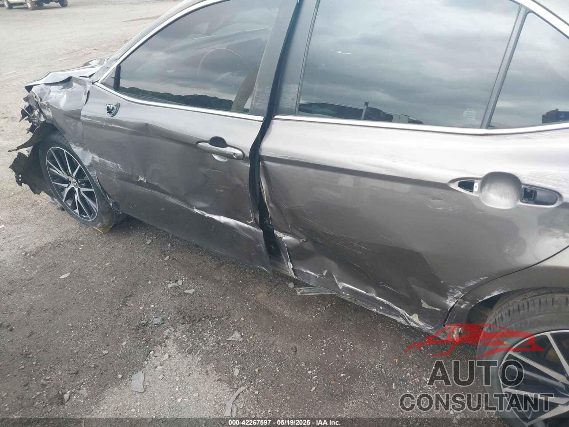 TOYOTA CAMRY 2023 - 4T1G11AK8PU798523