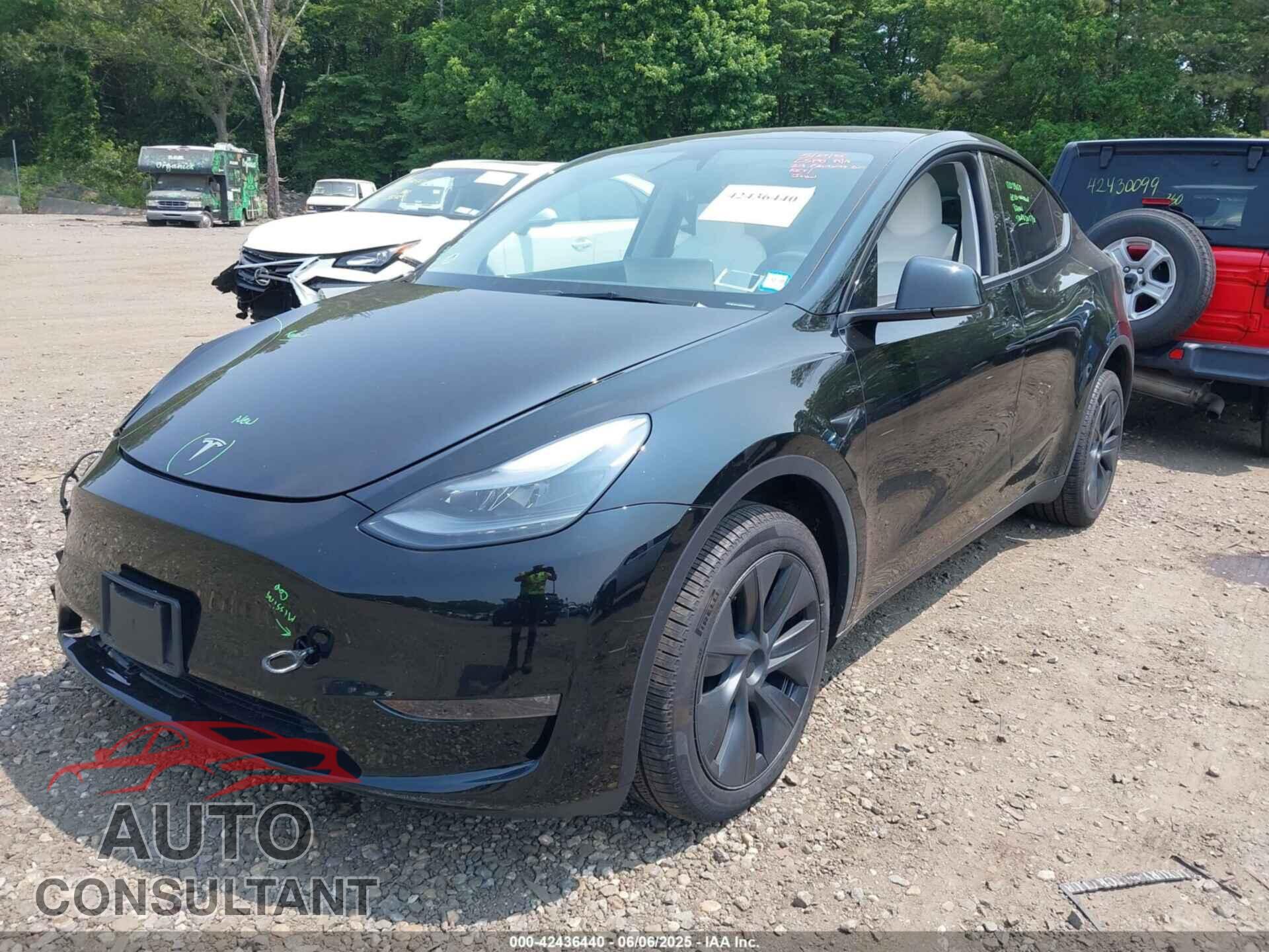 TESLA MODEL Y 2025 - 7SAYGDEE4SA340623