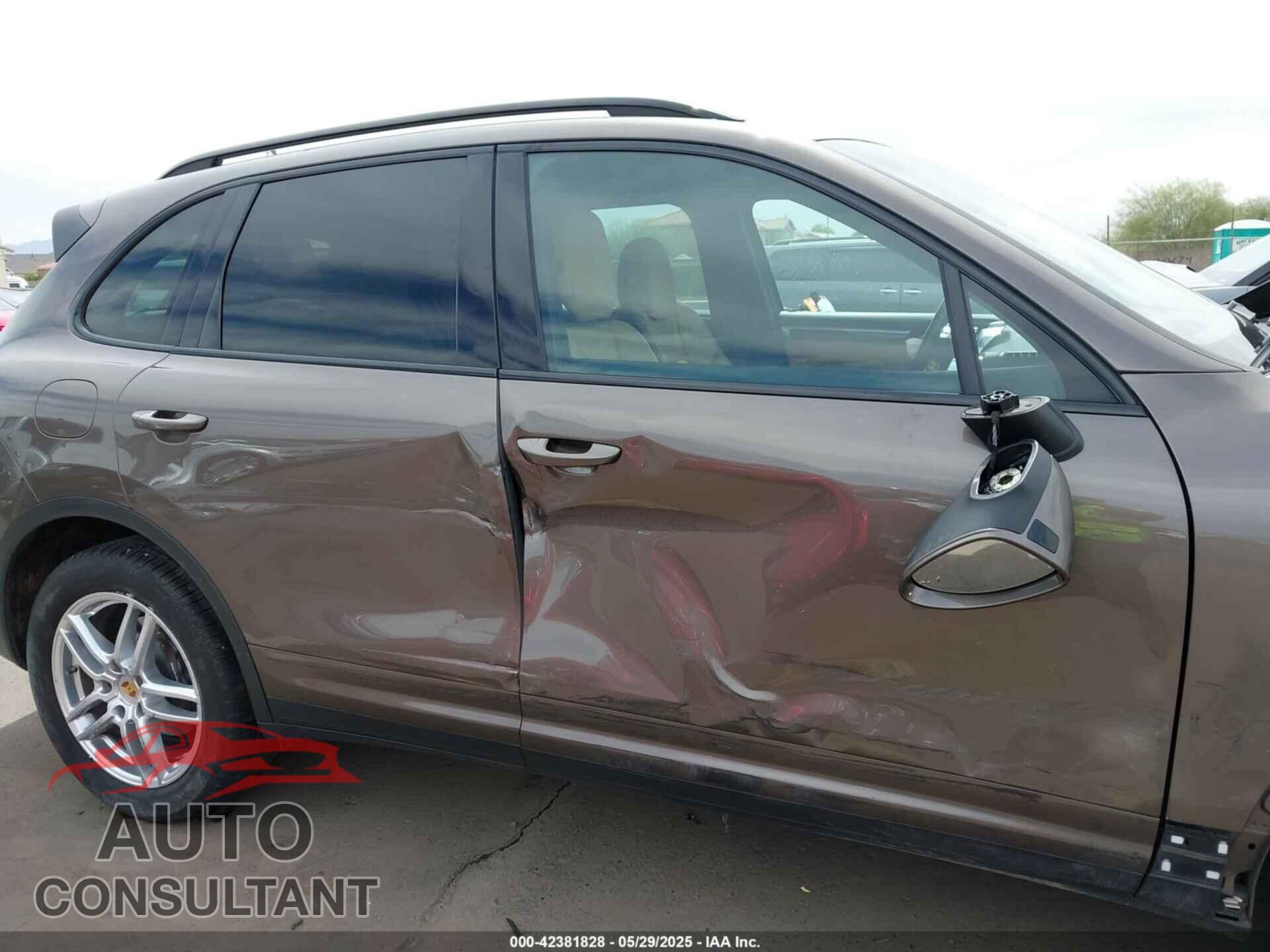 PORSCHE CAYENNE 2016 - WP1AA2A29GLA01796