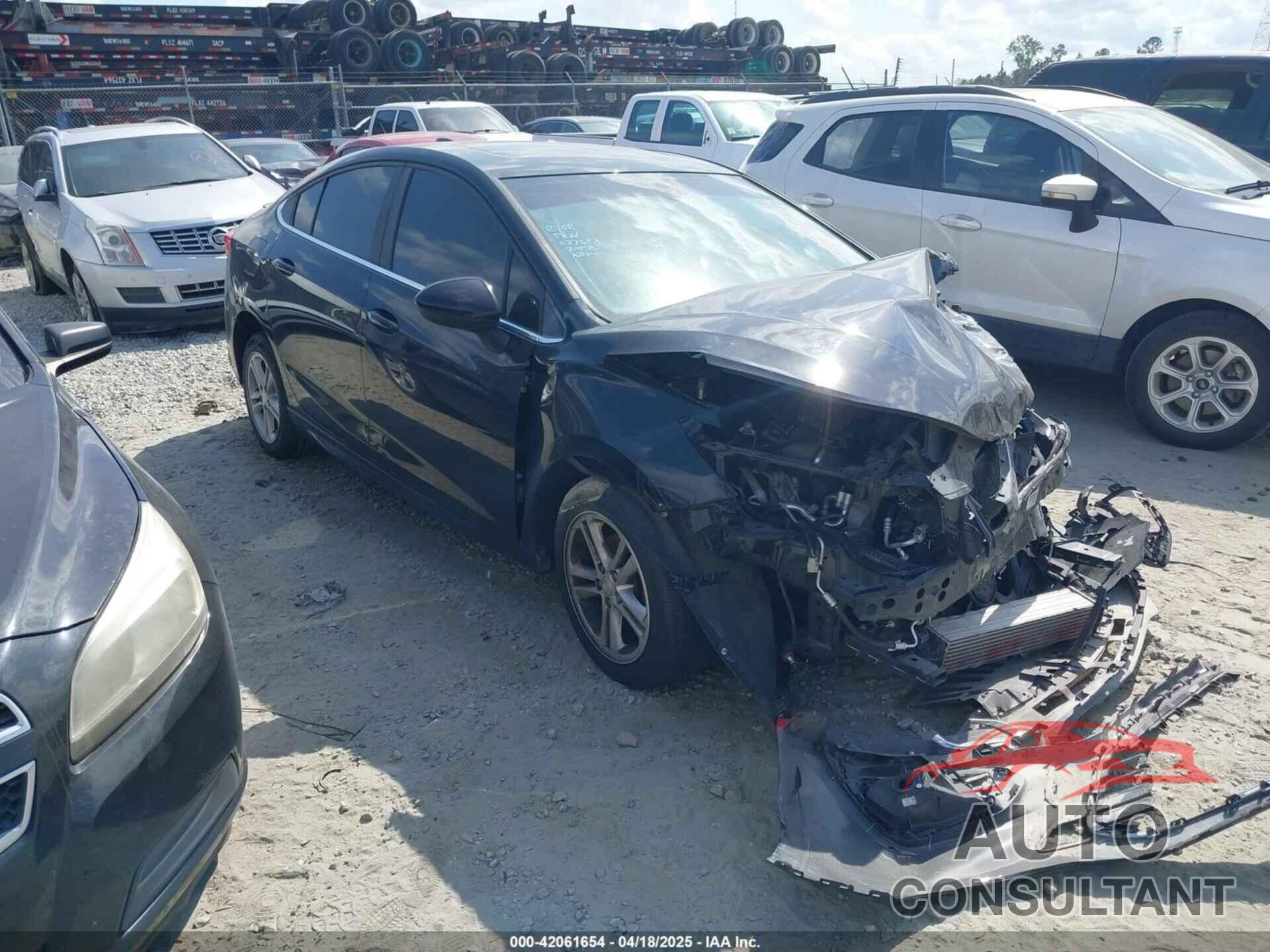 CHEVROLET CRUZE 2018 - 1G1BE5SM1J7105705