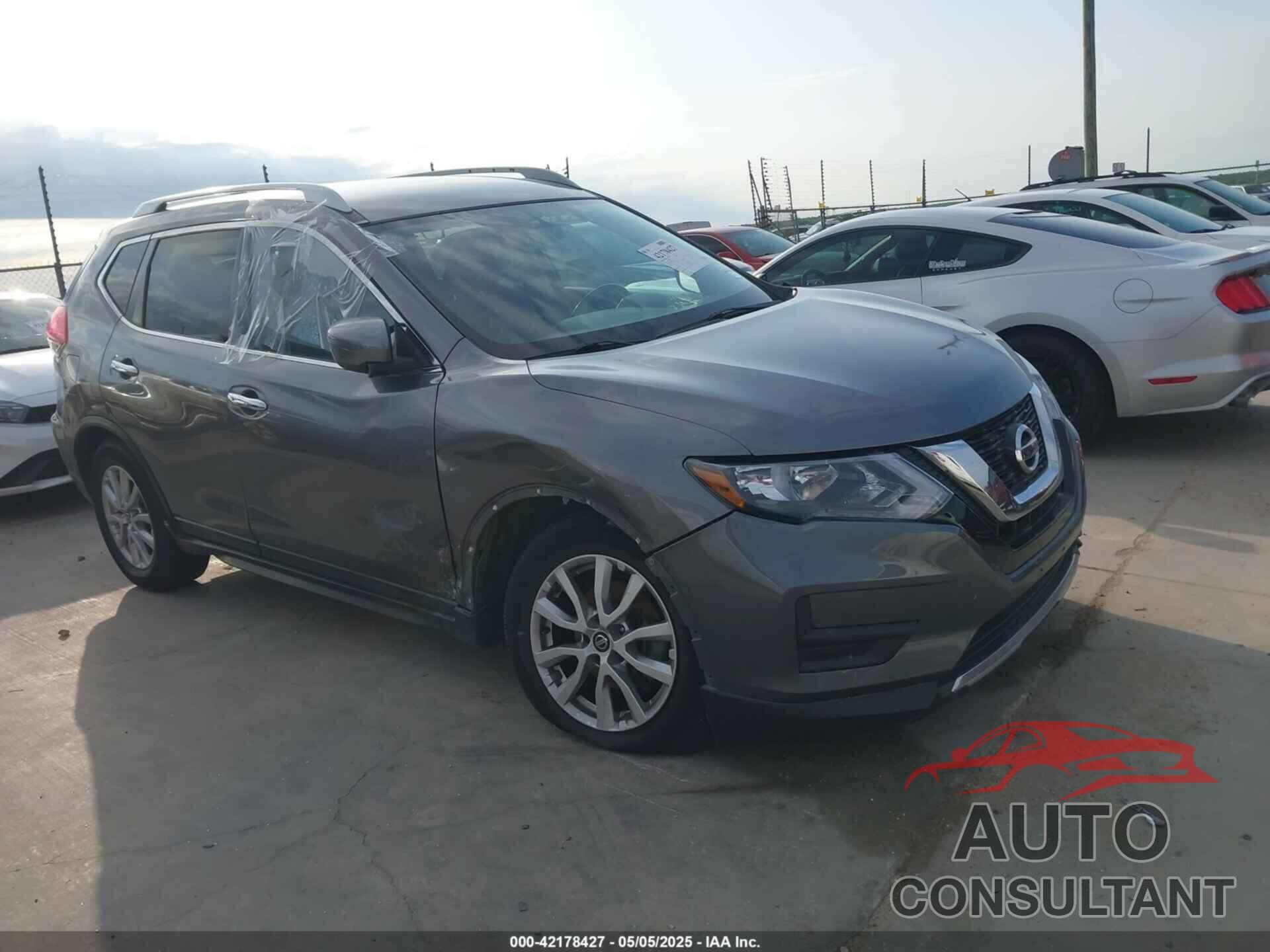 NISSAN ROGUE 2017 - KNMAT2MT3HP519624