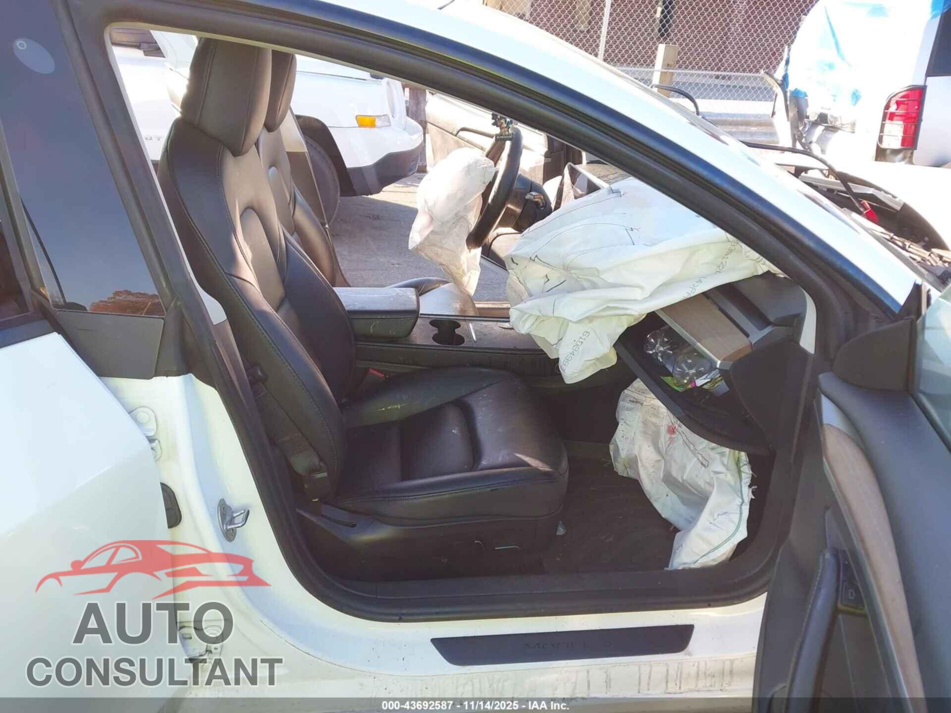 TESLA MODEL 3 2023 - 5YJ3E1EA5PF402940