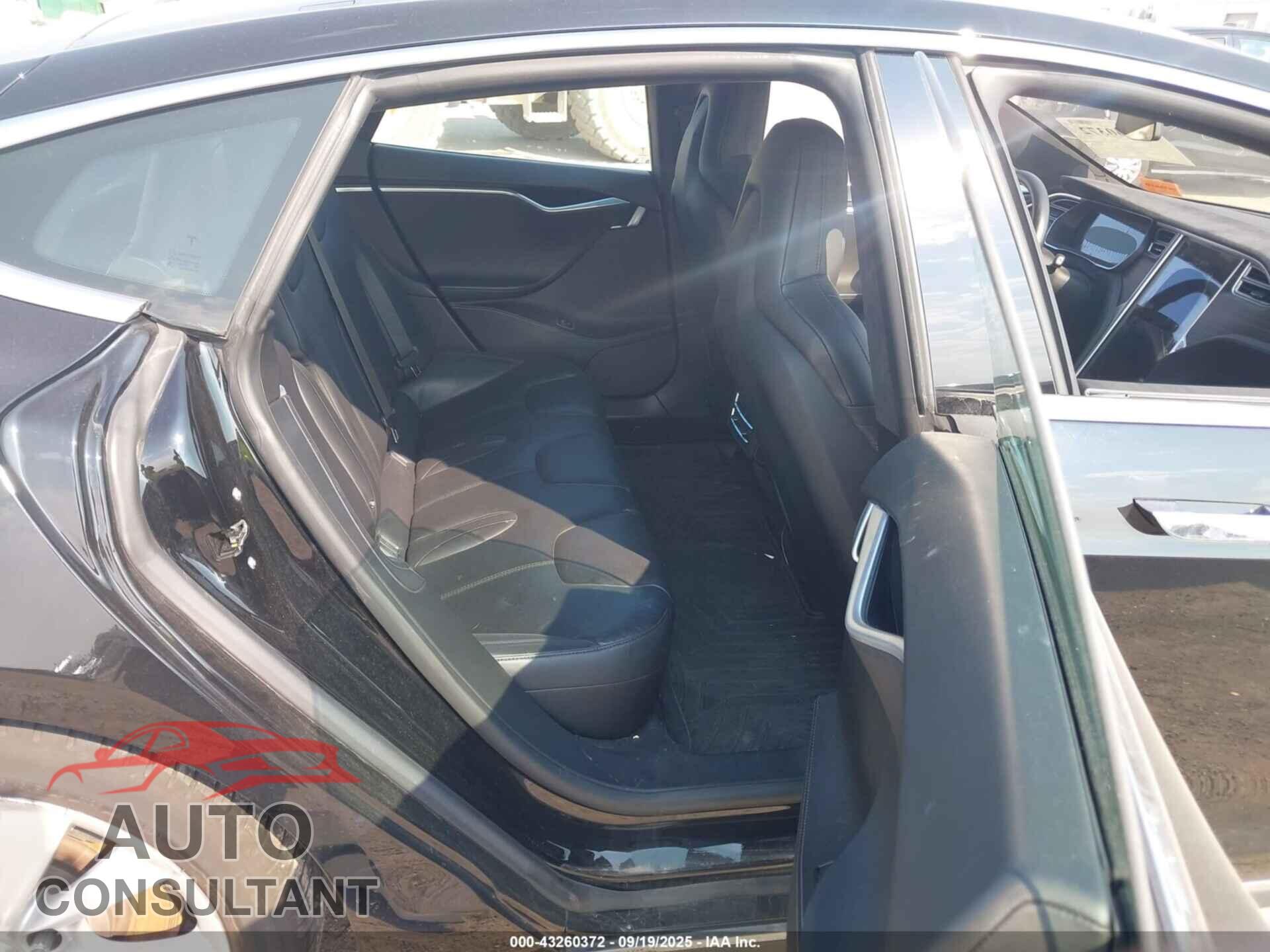 TESLA MODEL S 2015 - 5YJSA1E24FF115586