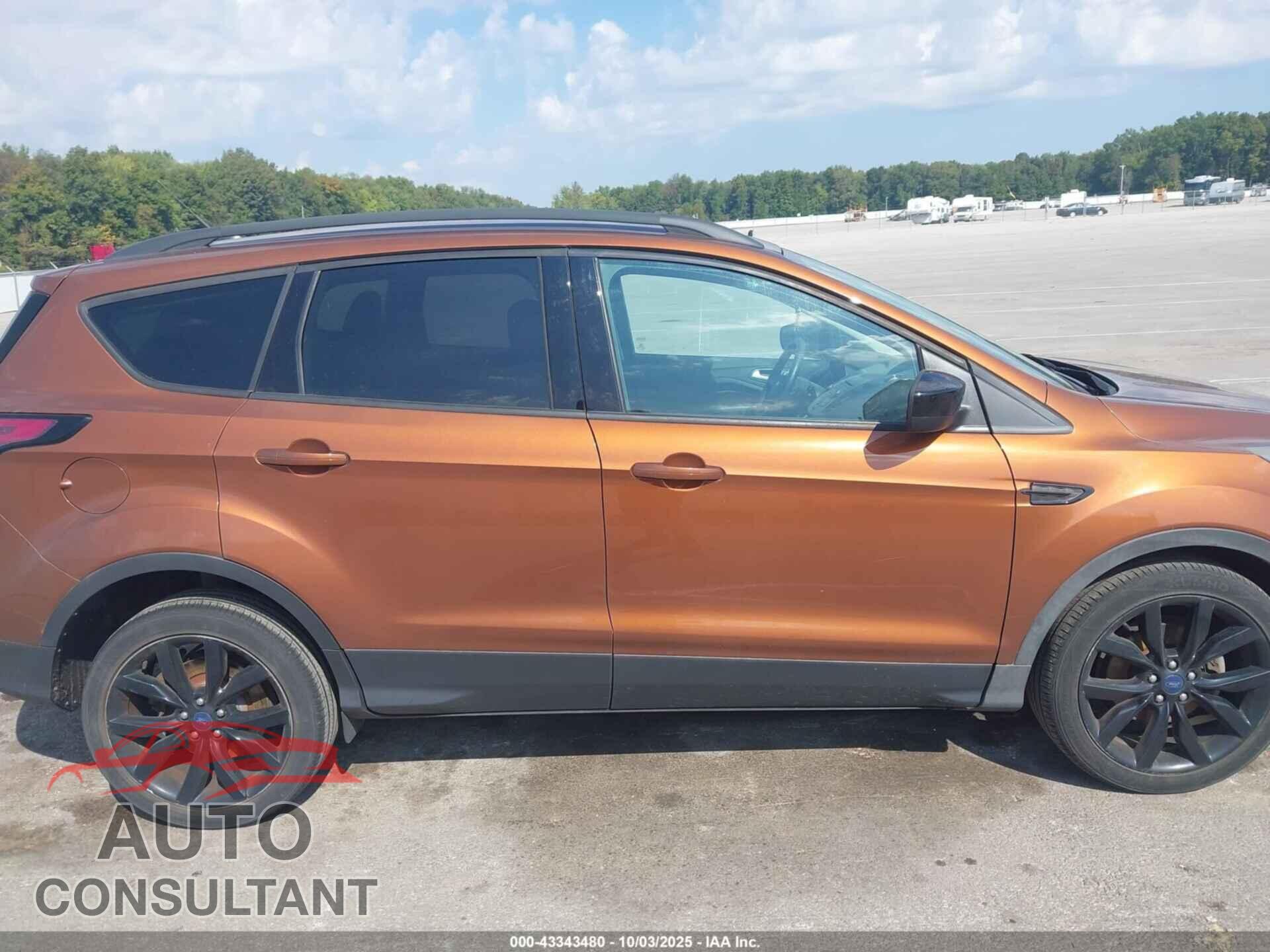 FORD ESCAPE 2017 - 1FMCU0GD5HUC84445