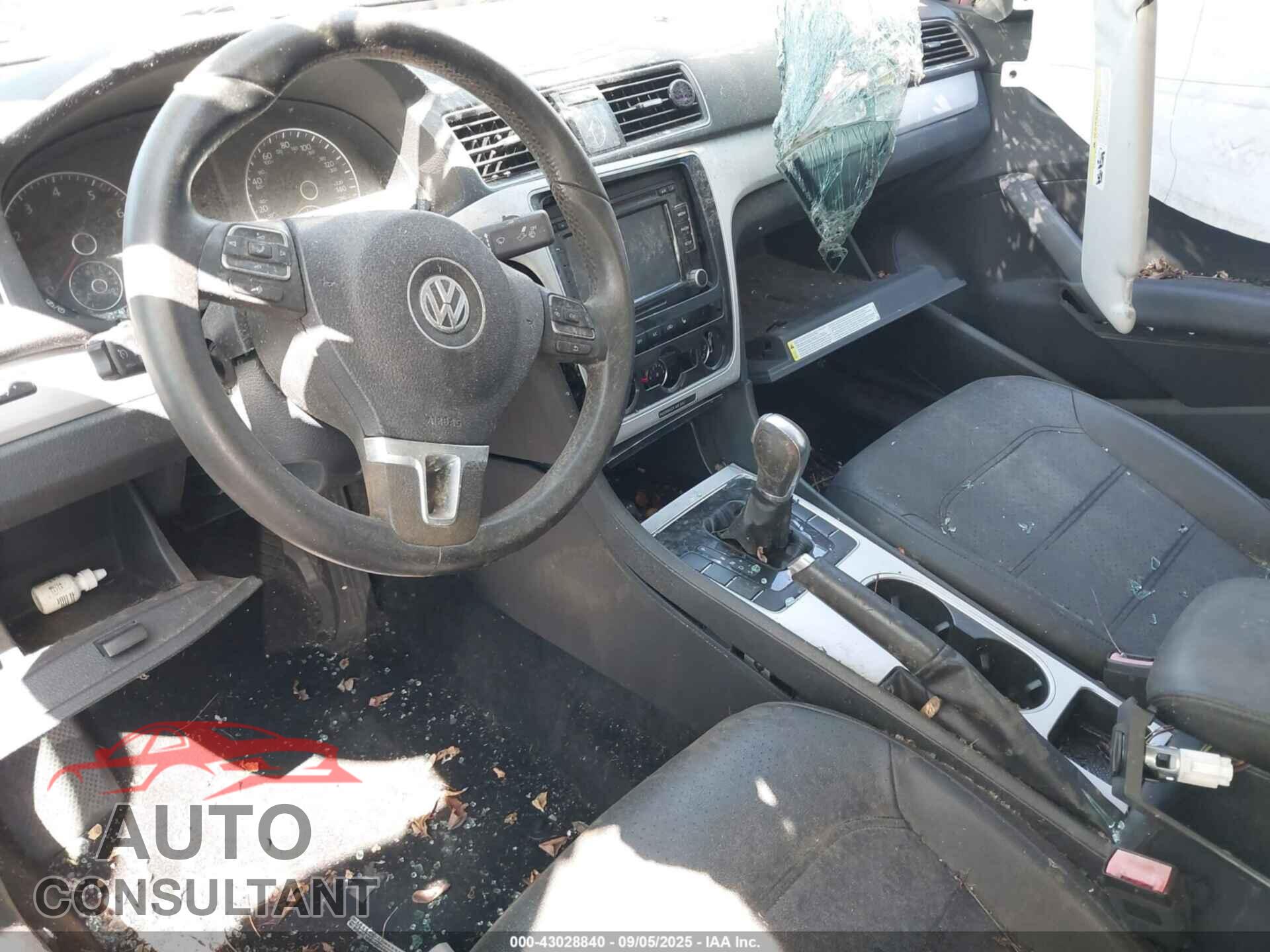 VOLKSWAGEN PASSAT 2013 - 1VWBP7A37DC045413
