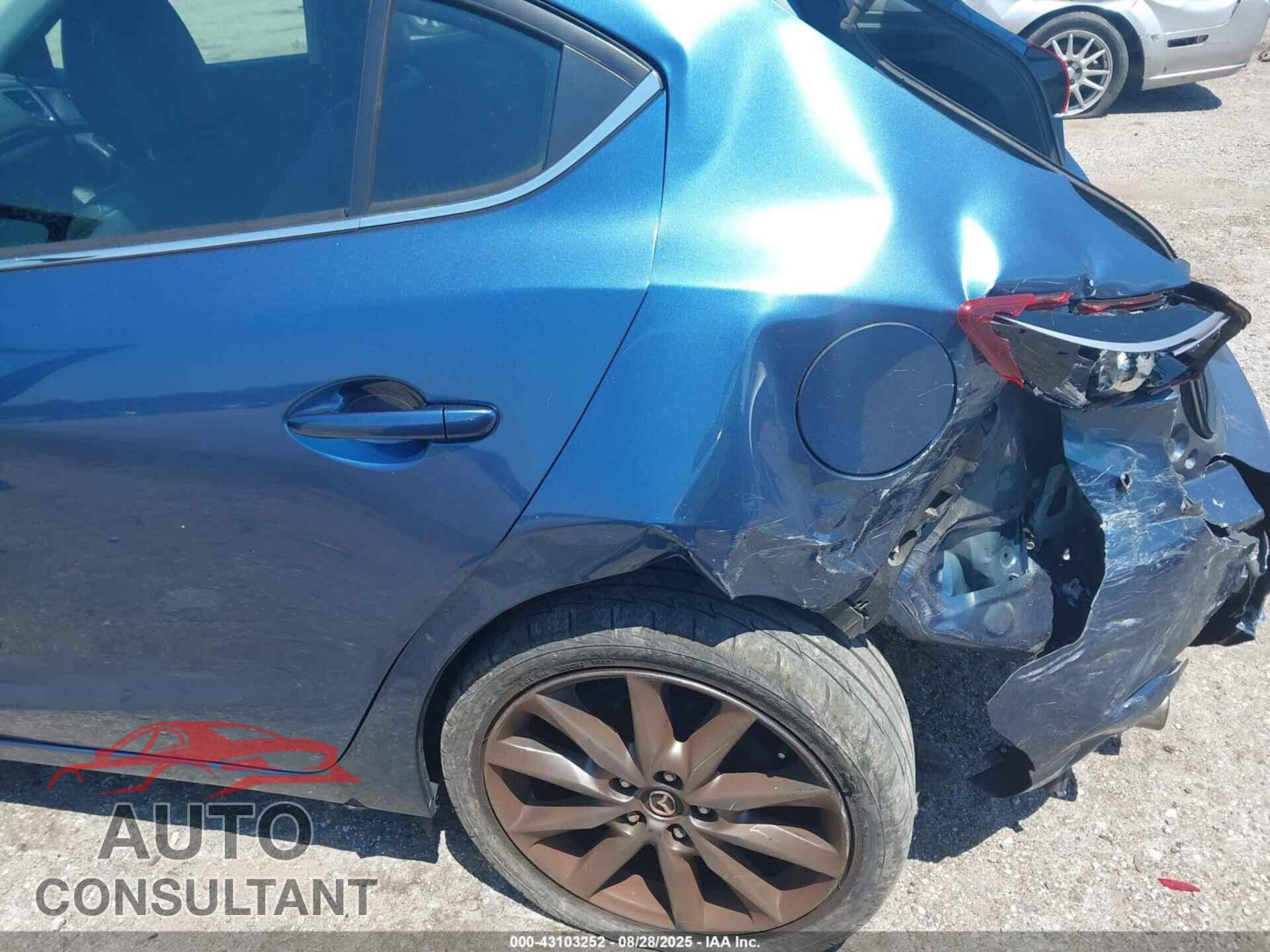 MAZDA MAZDA3 2018 - 3MZBN1M36JM261908