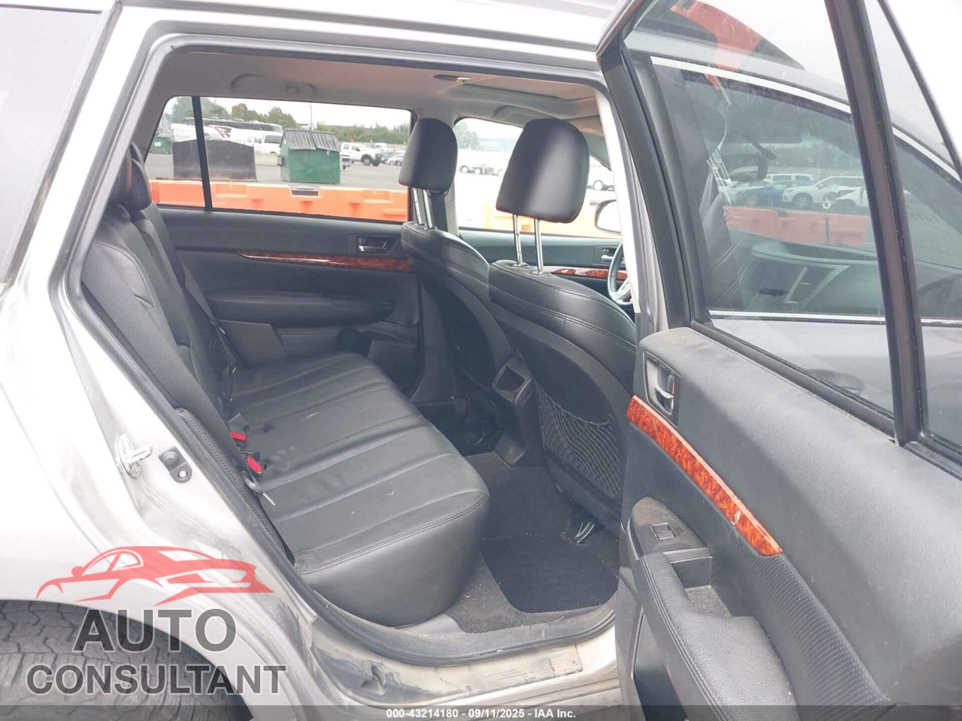 SUBARU OUTBACK 2010 - 4S4BRBKC8A3332653