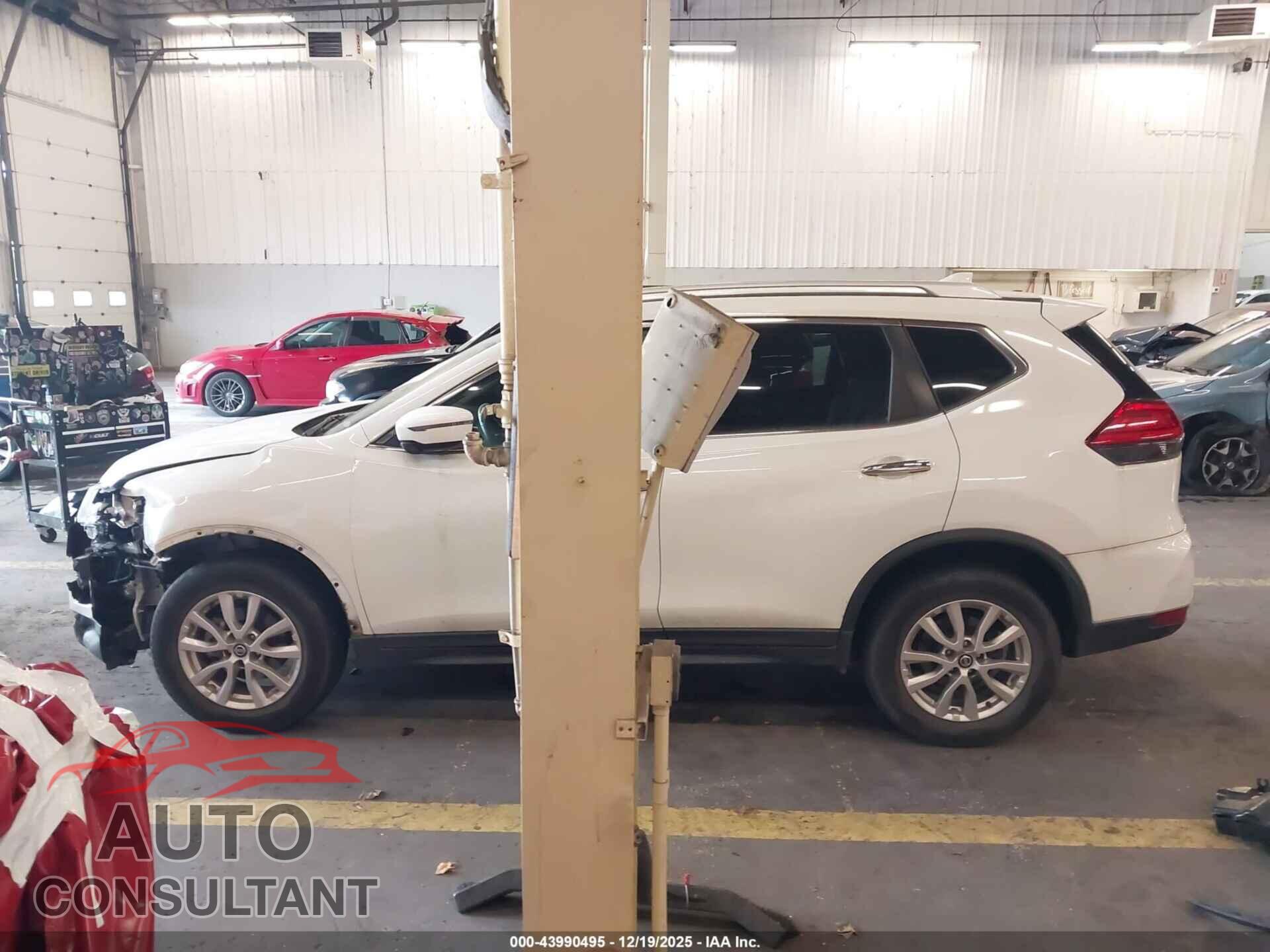 NISSAN ROGUE 2017 - KNMAT2MVXHP535580