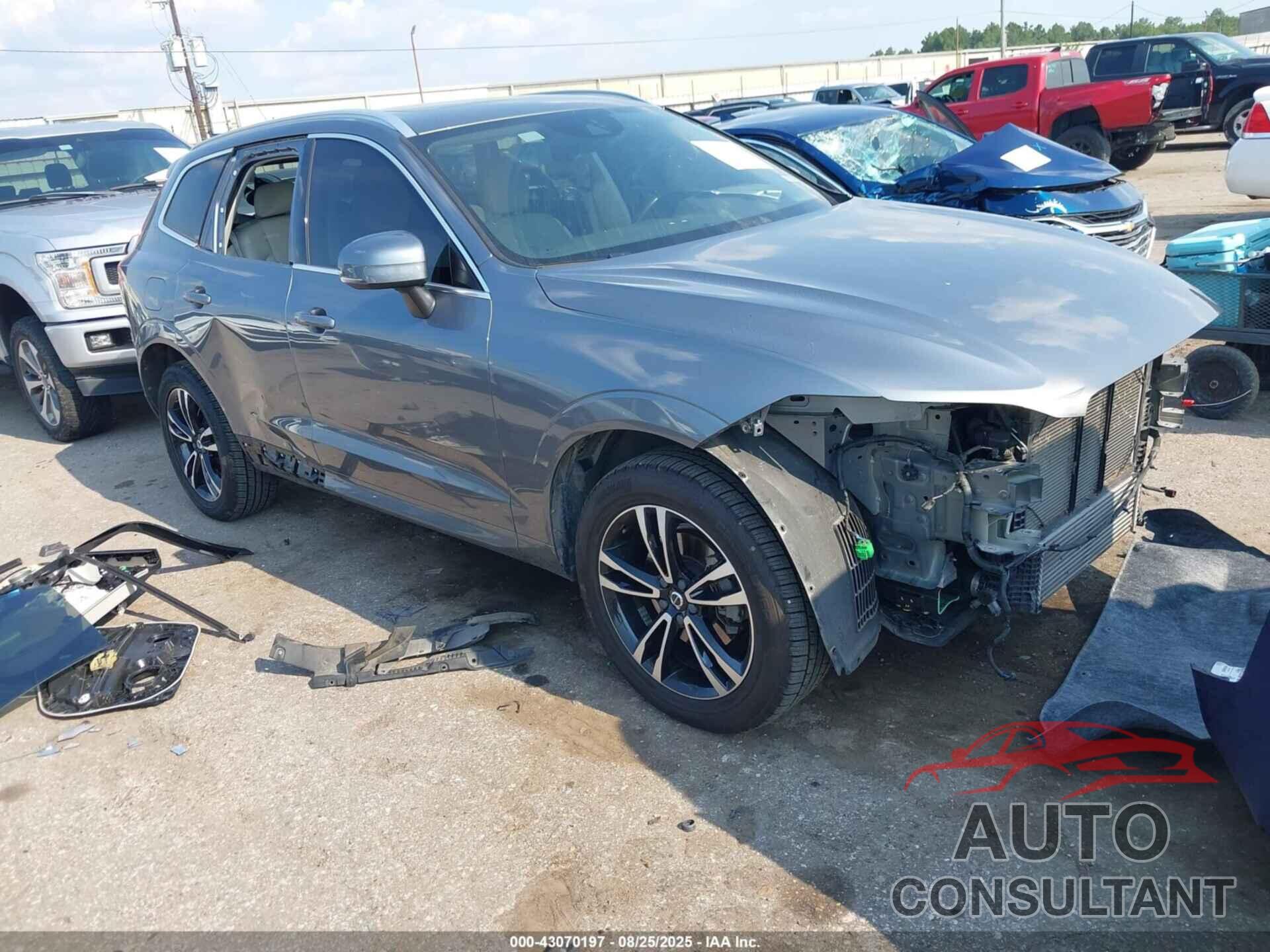 VOLVO XC60 2021 - YV4102RK0M1868811