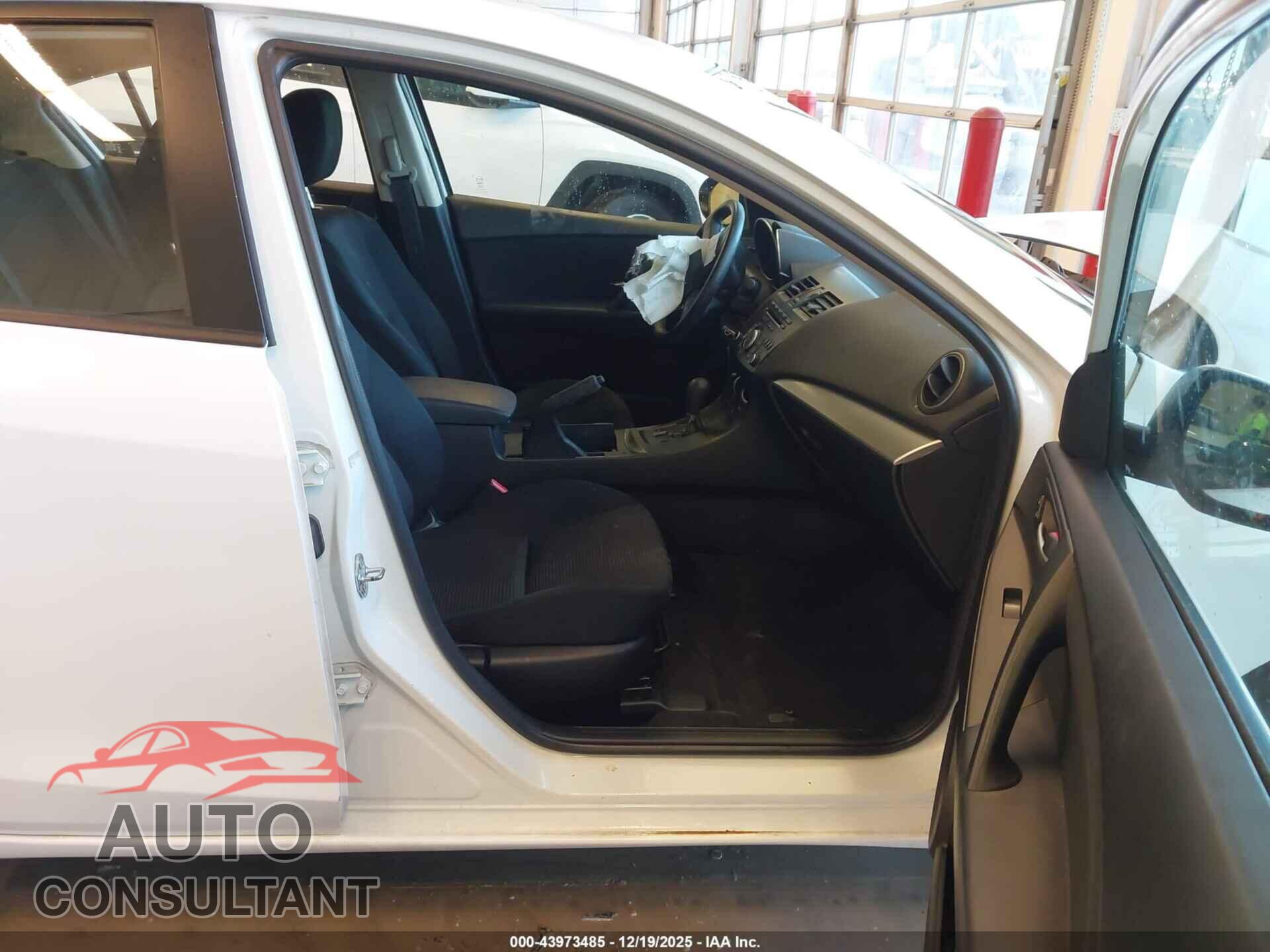 MAZDA MAZDA3 2012 - JM1BL1UF7C1532042