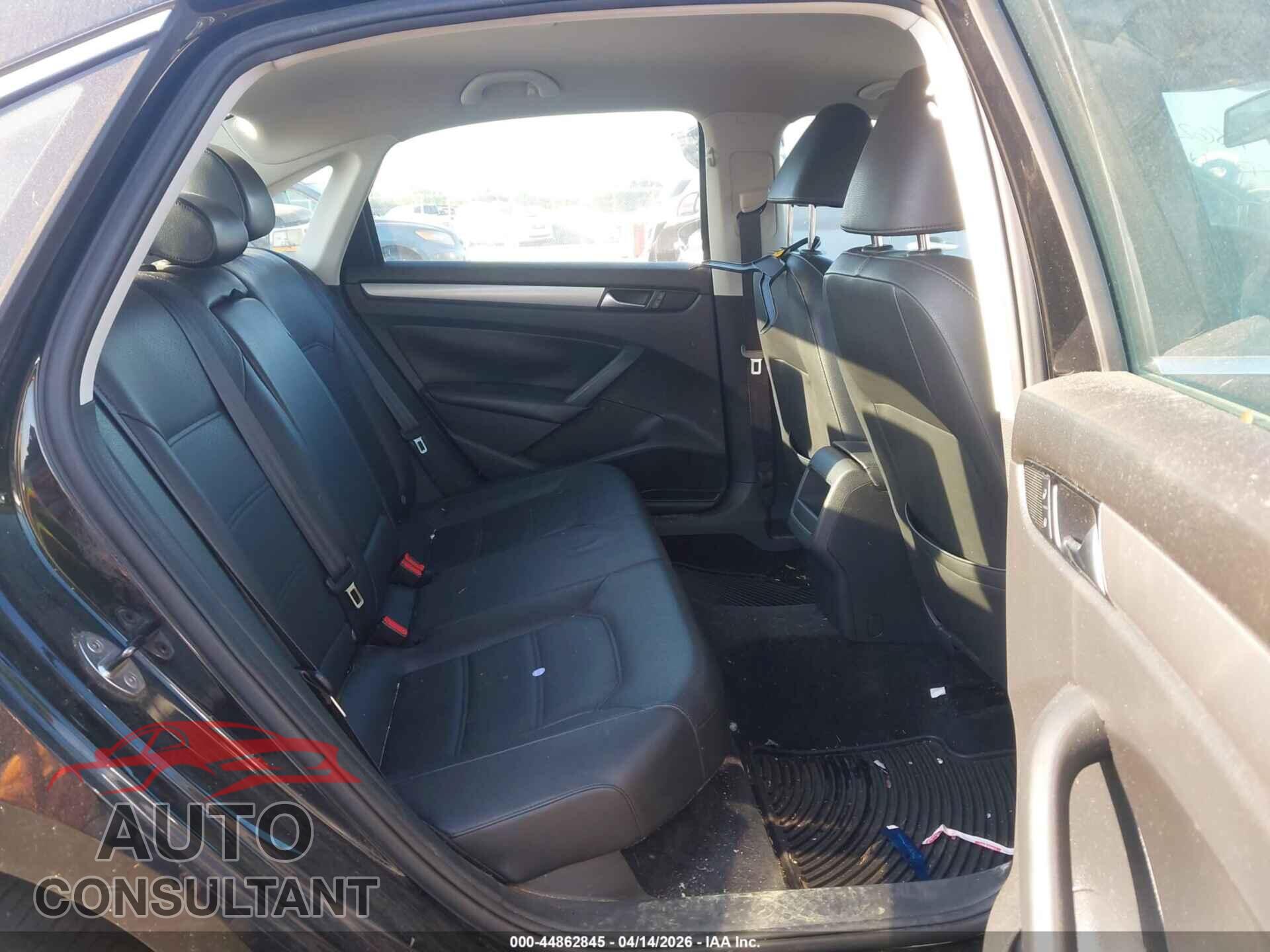VOLKSWAGEN PASSAT 2014 - 1VWAT7A37EC028409