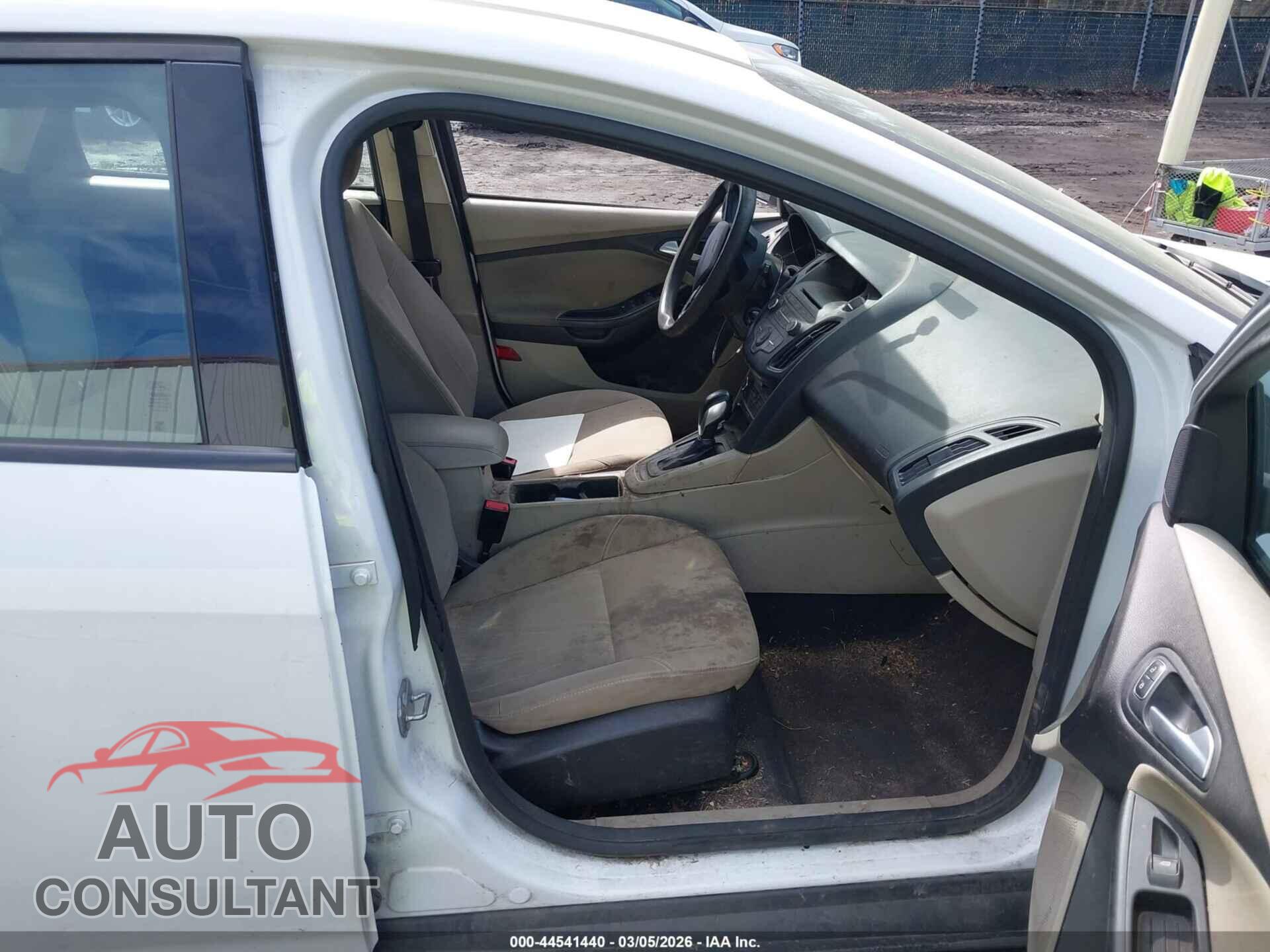 FORD FOCUS 2017 - 1FADP3K25HL345652