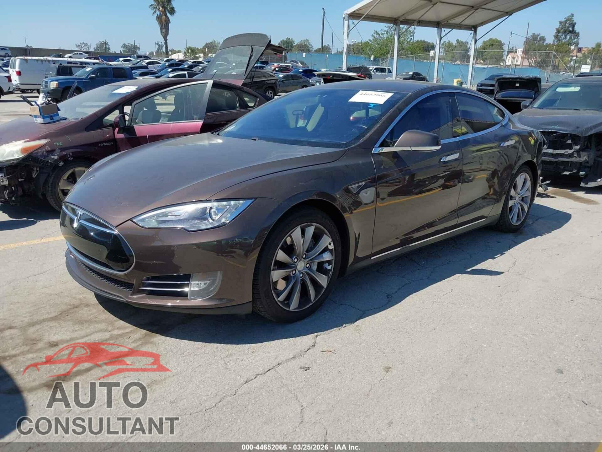TESLA MODEL S 2014 - 5YJSA1H18EFP28716