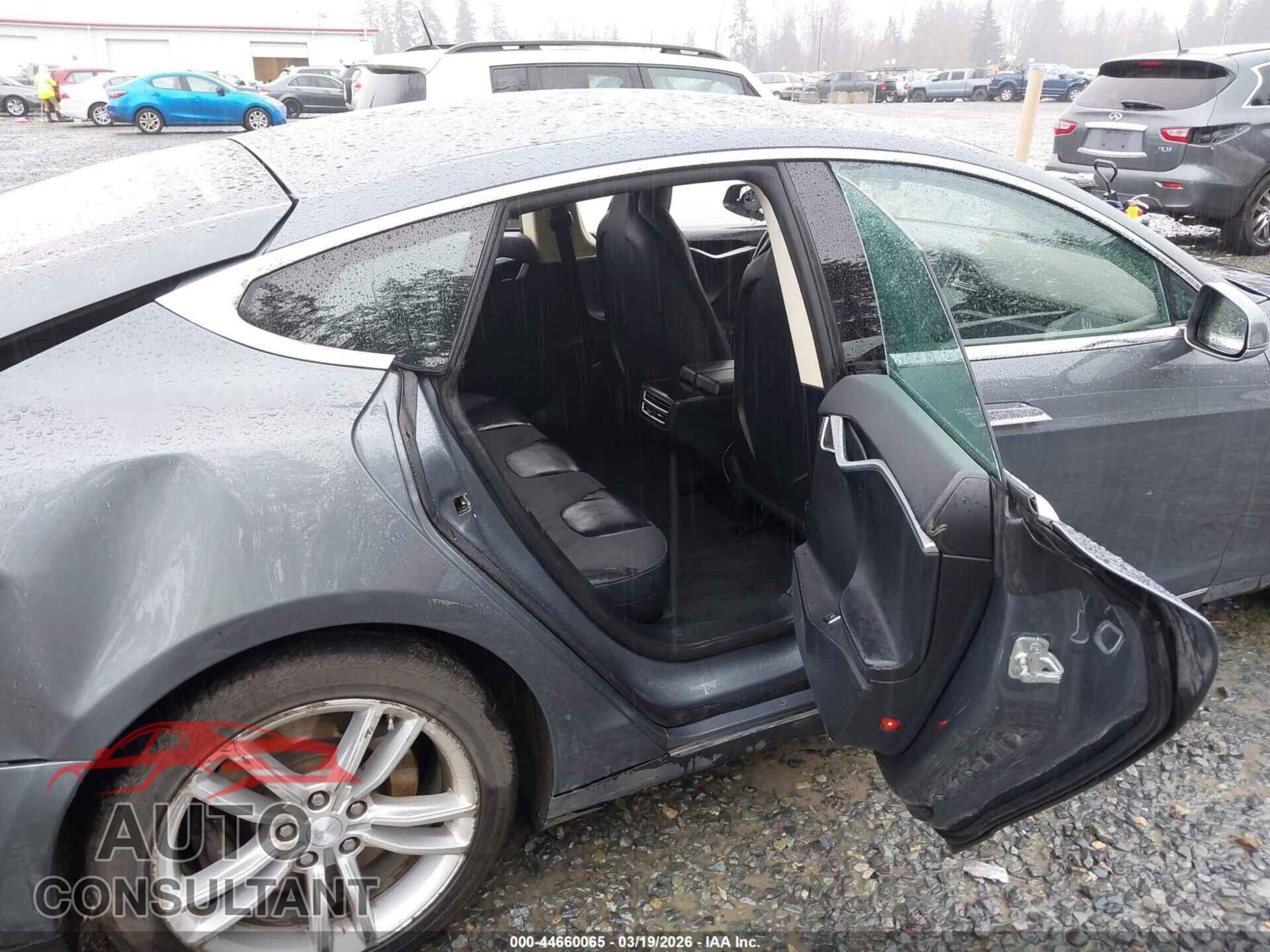 TESLA MODEL S 2013 - 5YJSA1CN7DFP12175