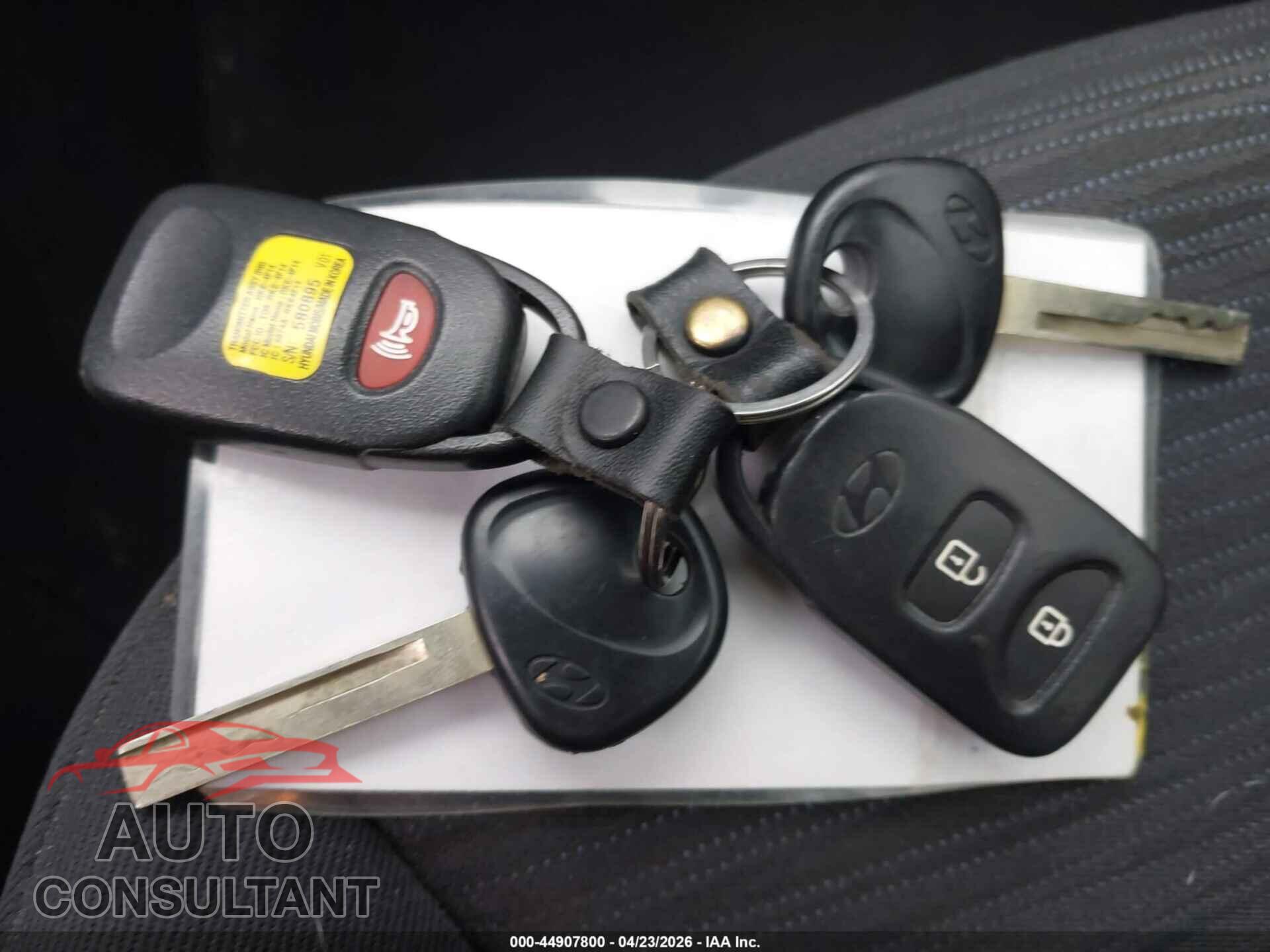 HYUNDAI ACCENT 2017 - KMHCT5AE8HU329122
