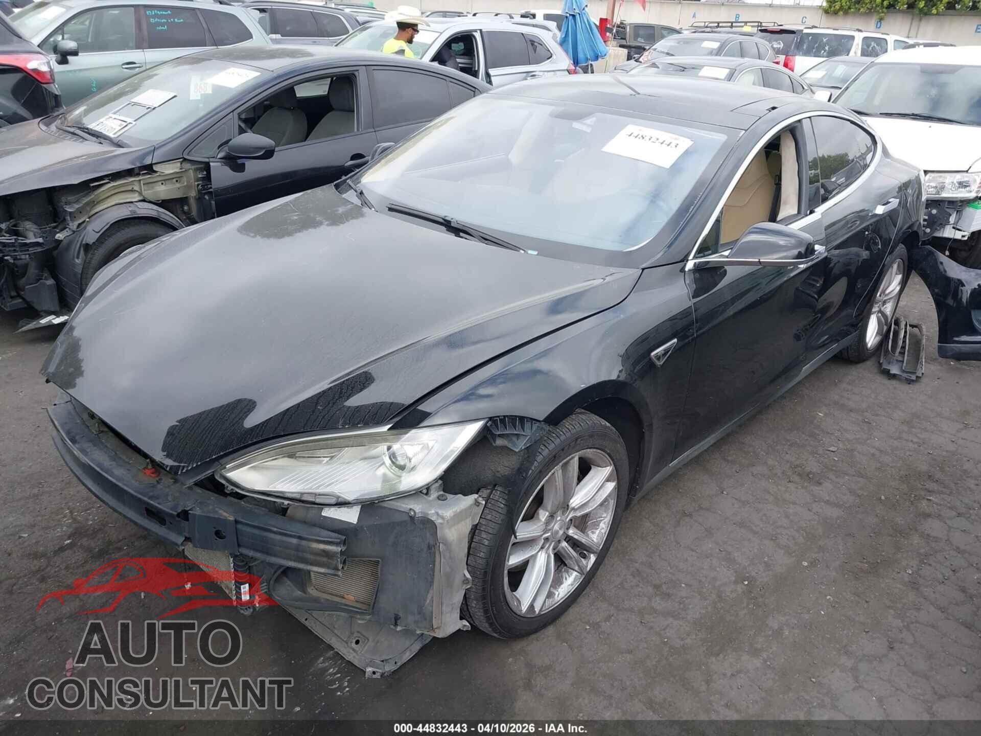 TESLA MODEL S 2014 - 5YJSA1H10EFP33151