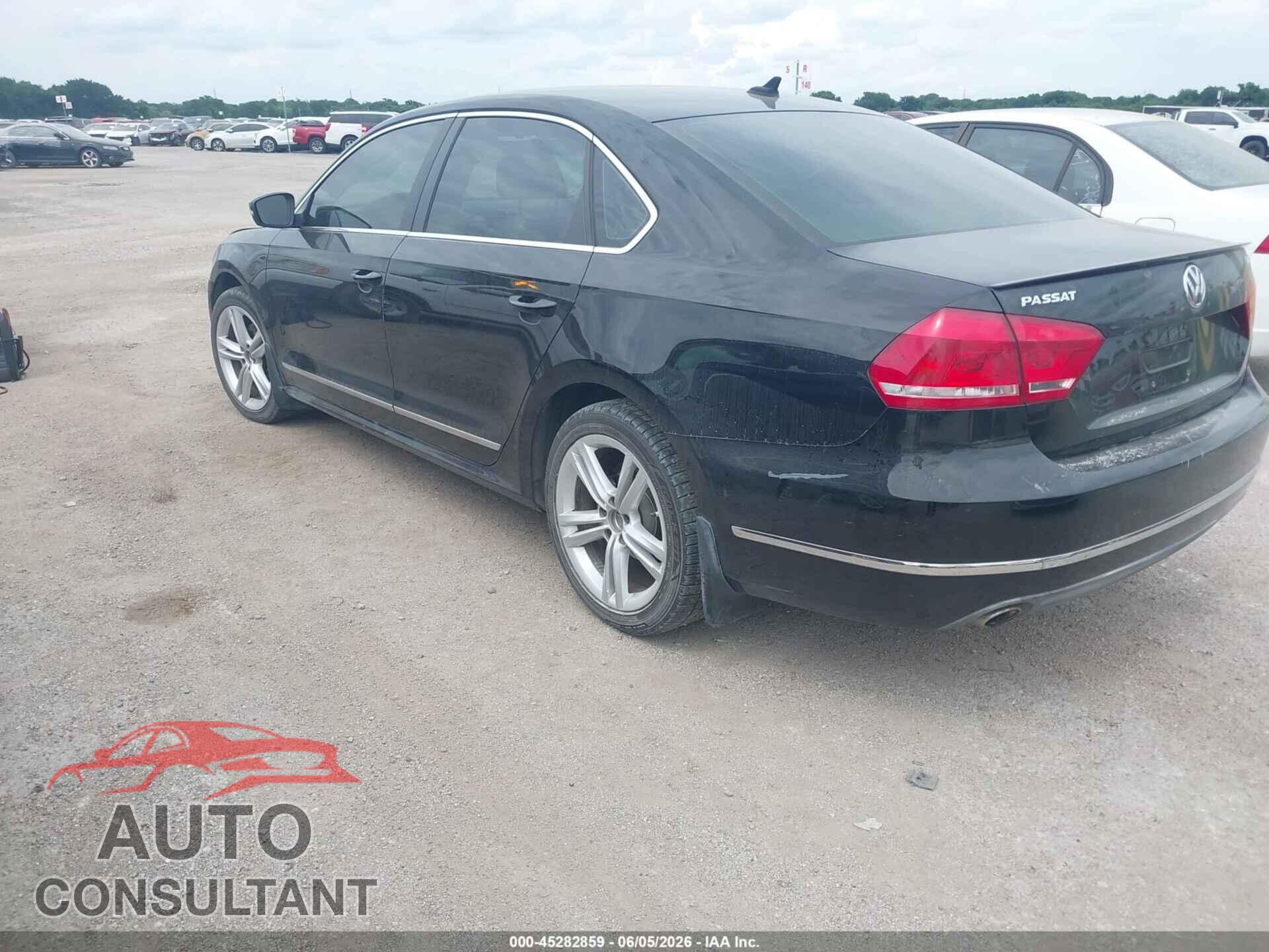 VOLKSWAGEN PASSAT 2014 - 1VWCN7A32EC070473