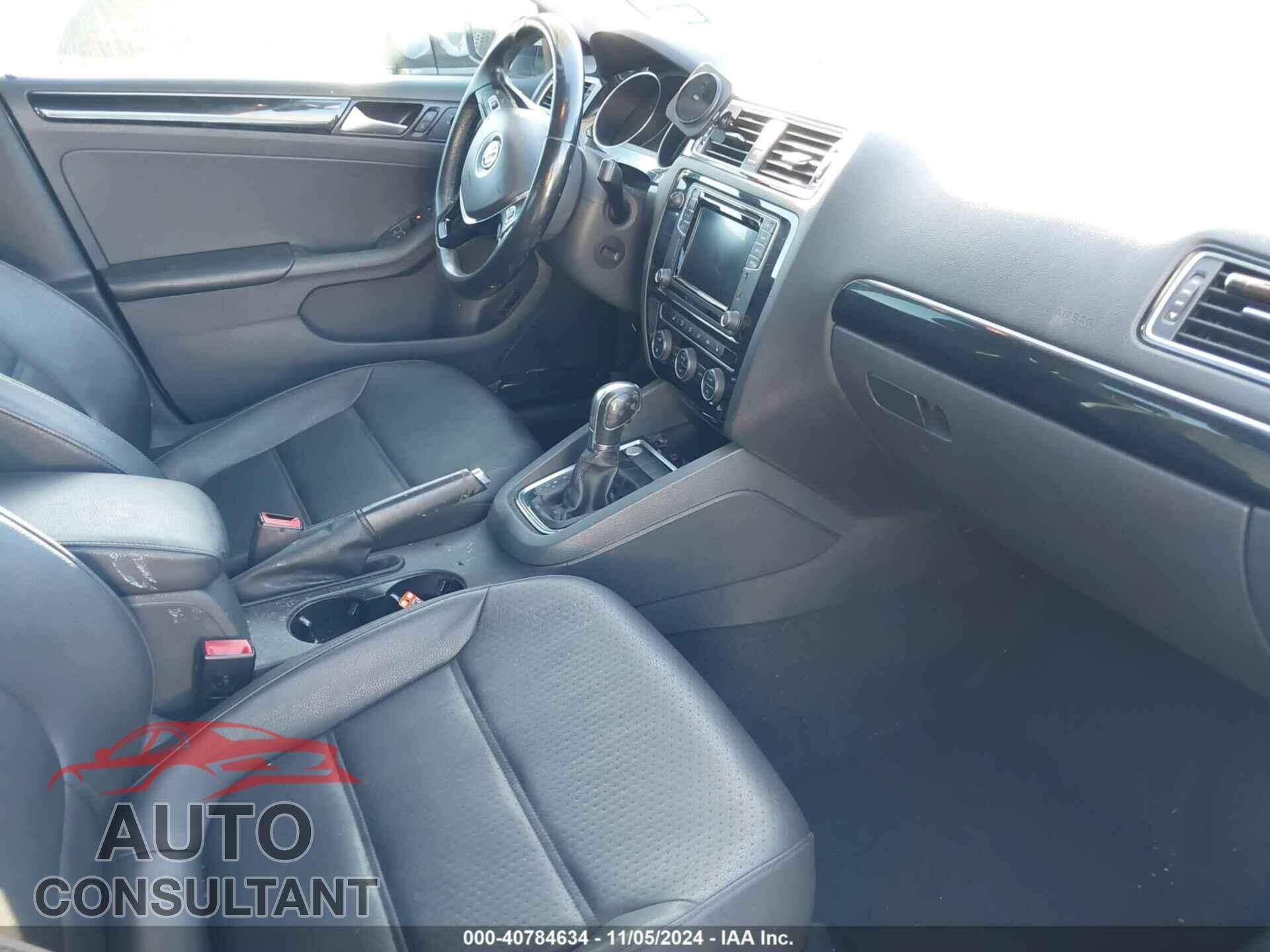 VOLKSWAGEN JETTA 2017 - 3VWL17AJ4HM241771