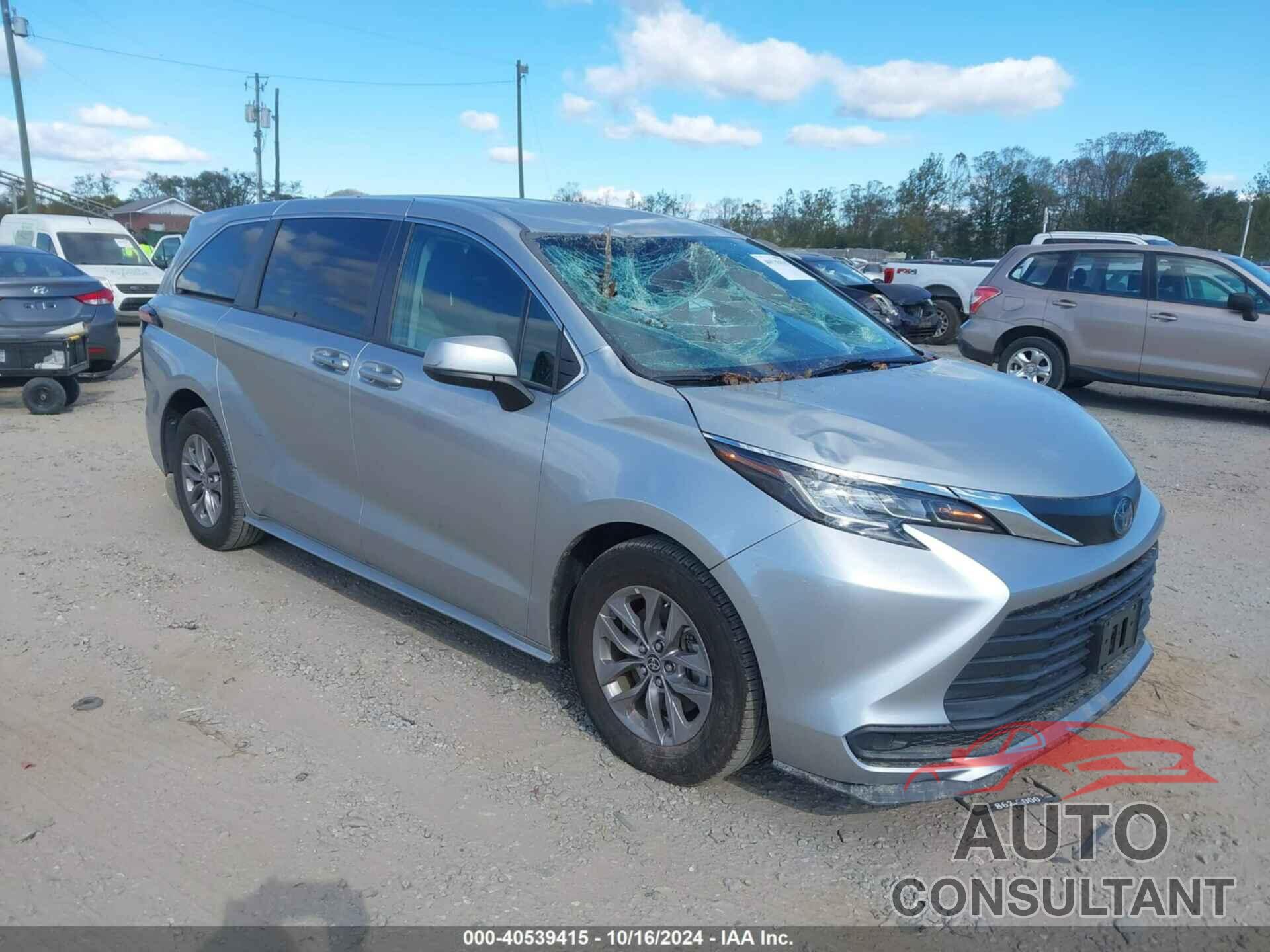 TOYOTA SIENNA 2021 - 5TDKRKEC4MS047693