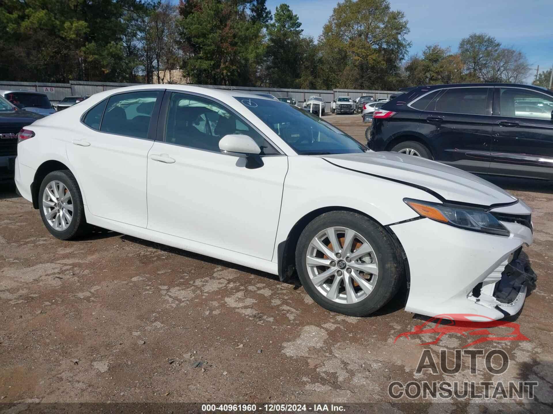 TOYOTA CAMRY 2018 - 4T1B11HK0JU673491