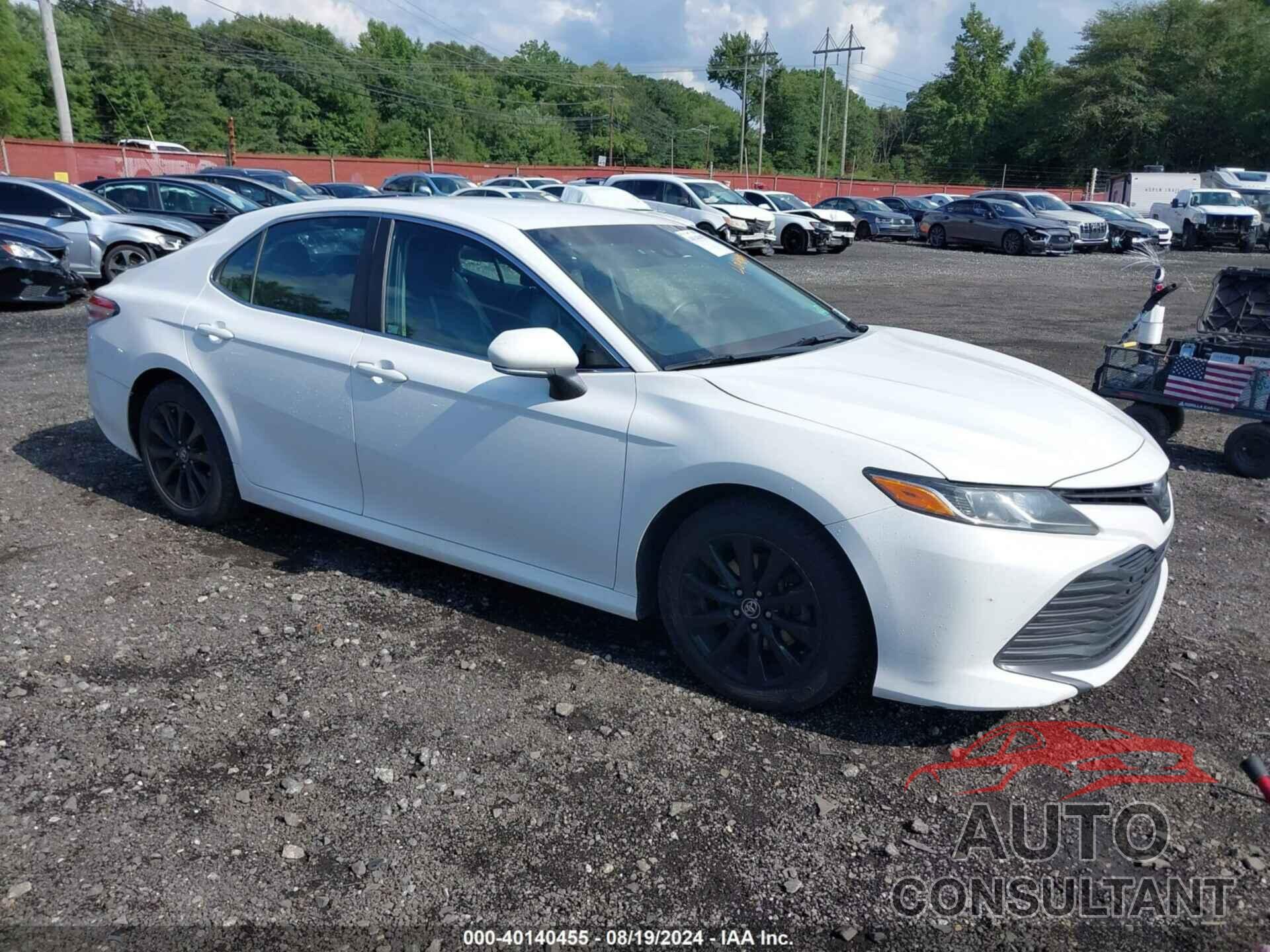 TOYOTA CAMRY 2018 - 4T1B11HK8JU573610