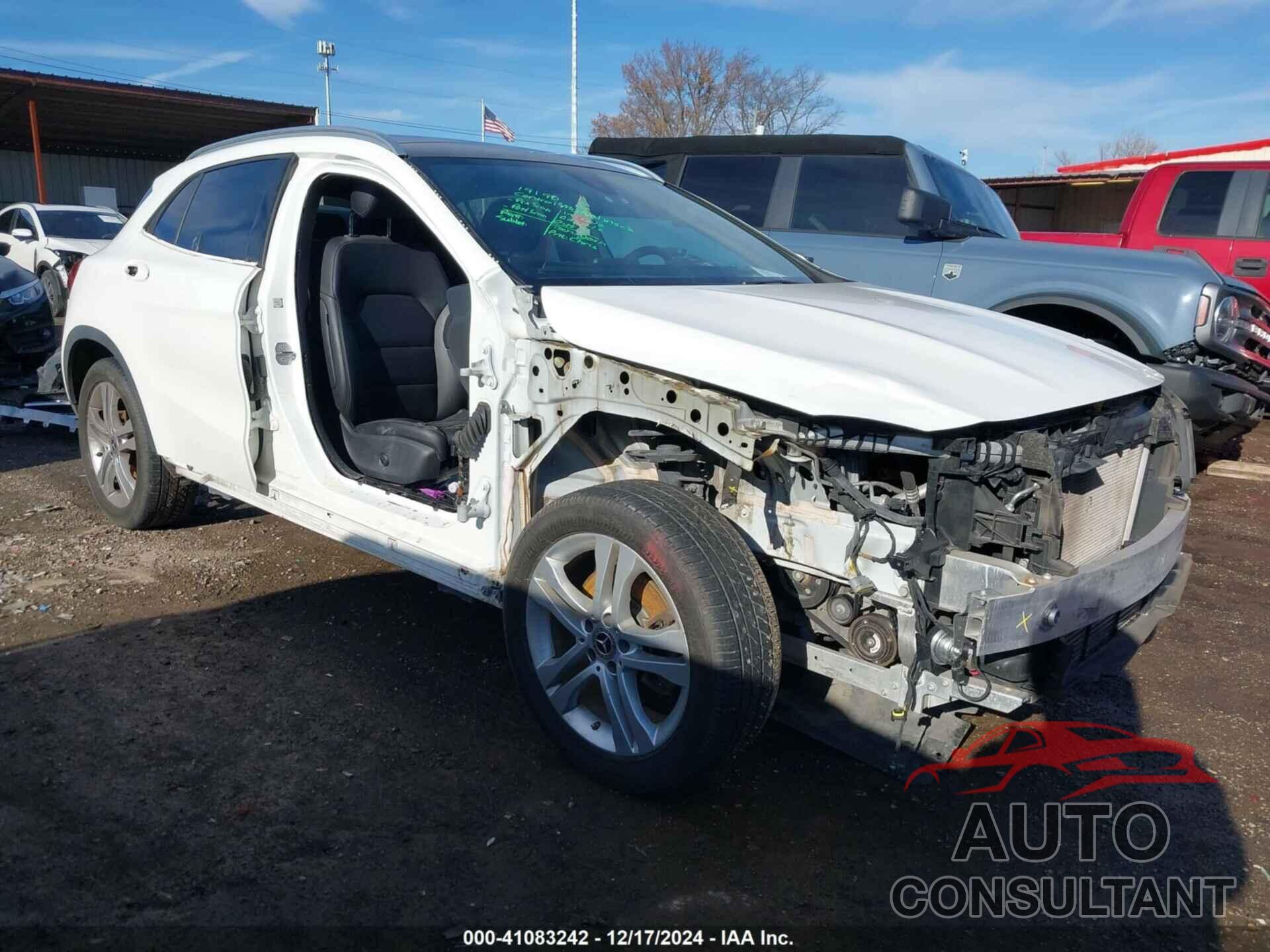 MERCEDES-BENZ GLA 2018 - WDCTG4GBXJU000244