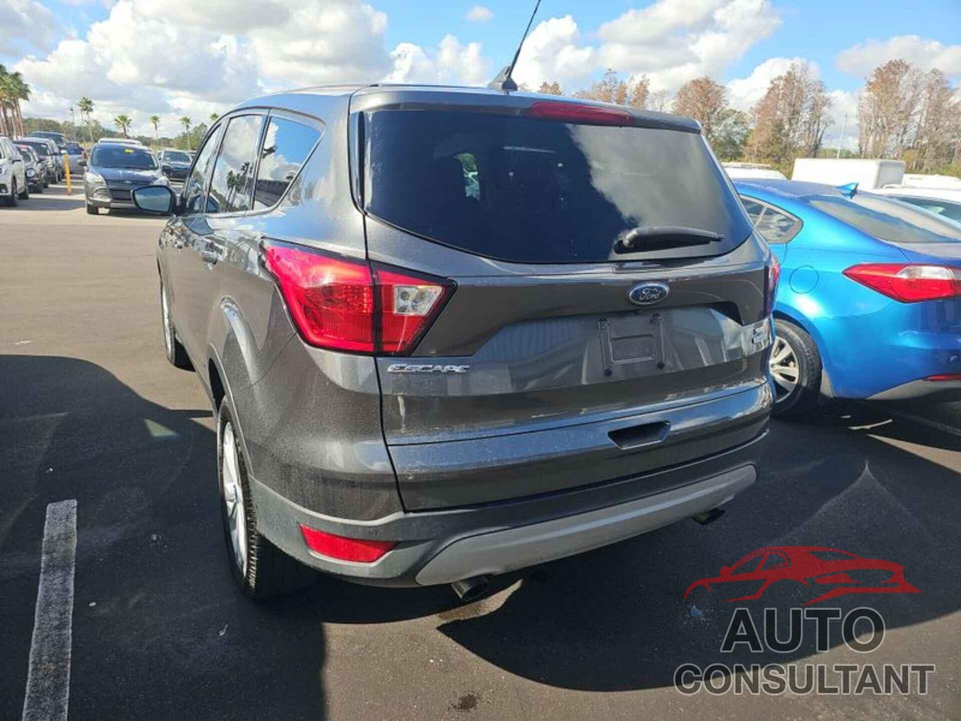 FORD ESCAPE 2019 - 1FMCU0GD2KUB14762